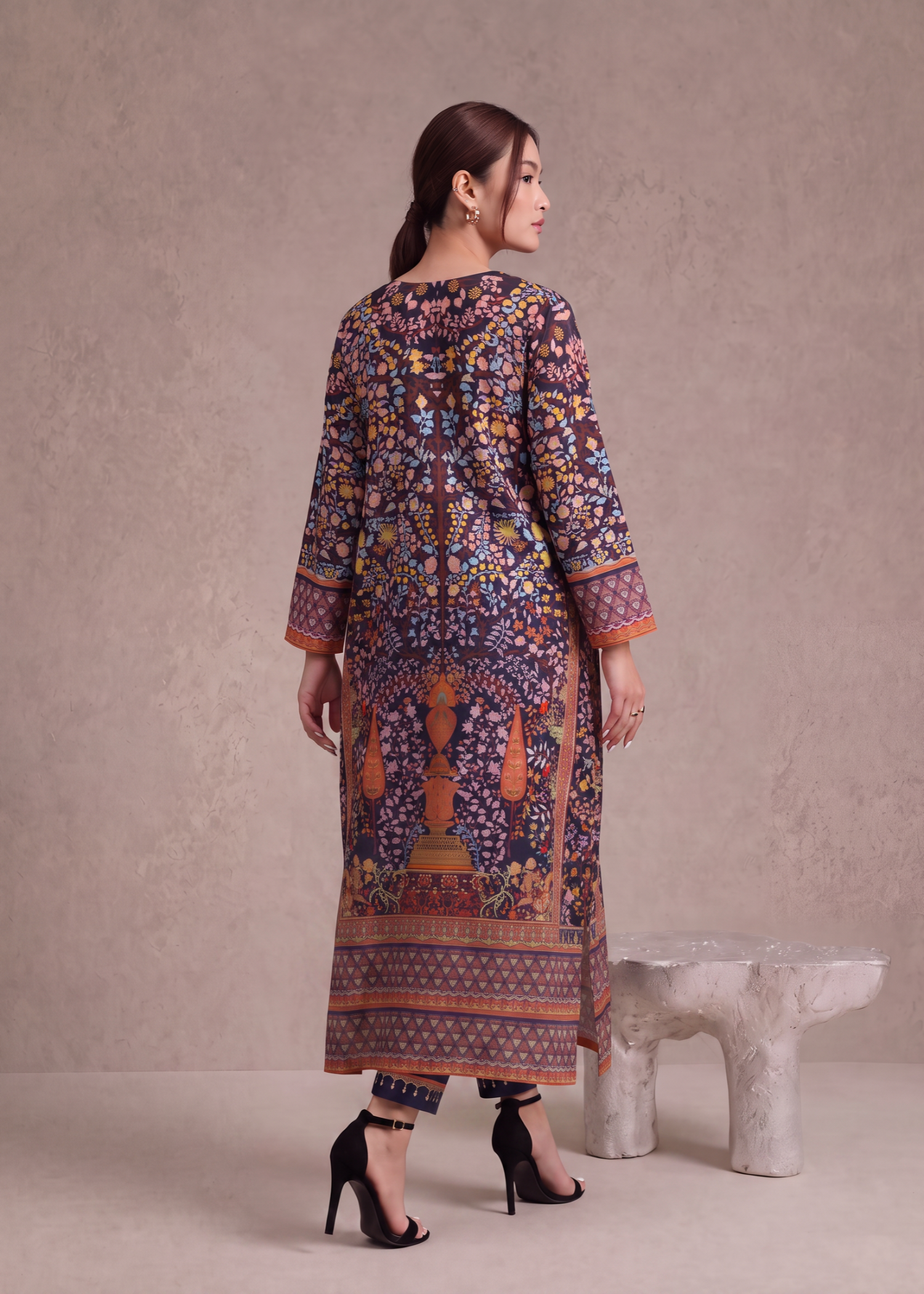 polyester crepe Kaftan in Black