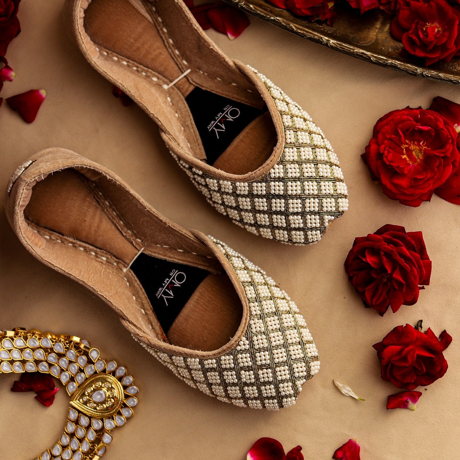 Khussa in White by - High Quality Women Khussa JTP3707