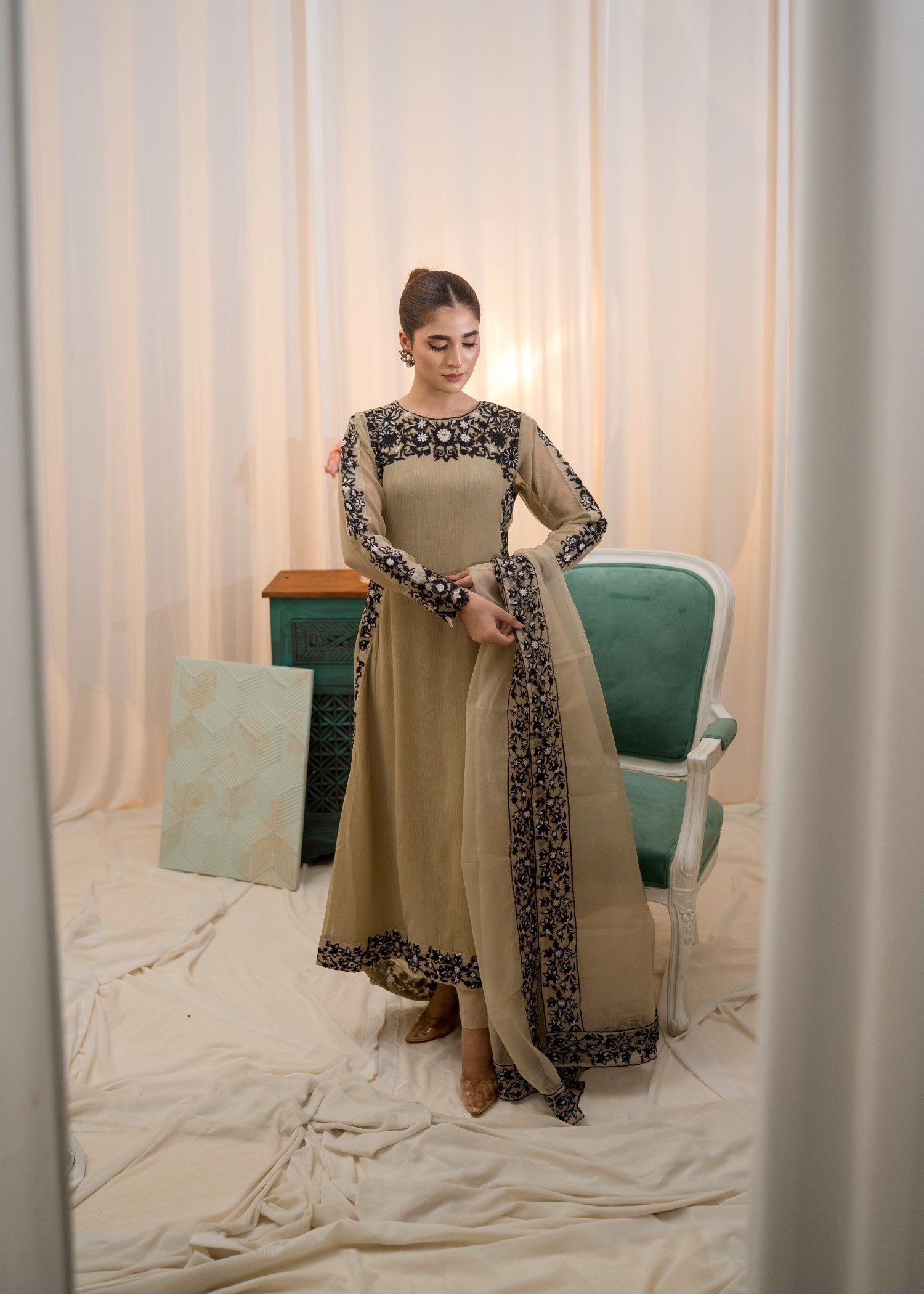 bemberg crinkle chiffon Pishwas in Beige