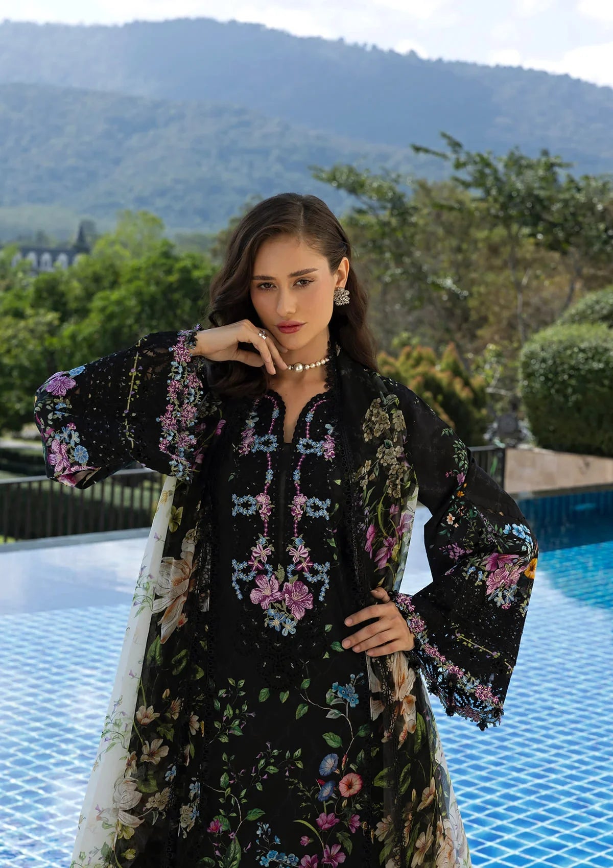 Signature Embroidered Lawn Prints – ESA-1B BLACK THRONE