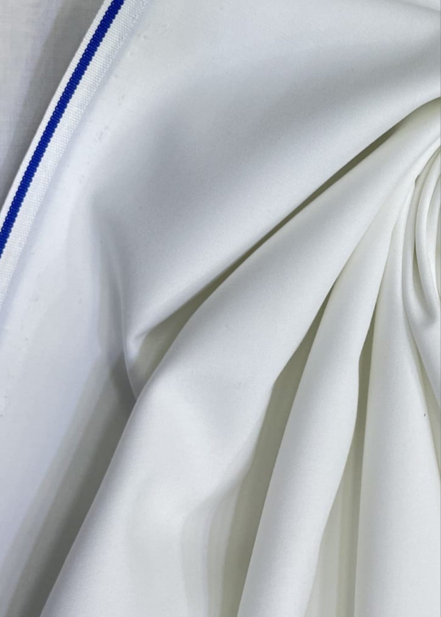 blend boski Unstitched in Off-white