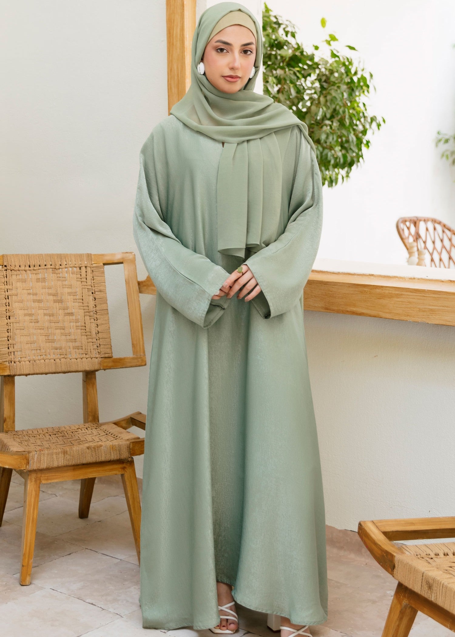 nidha blend Abaya in Moss green