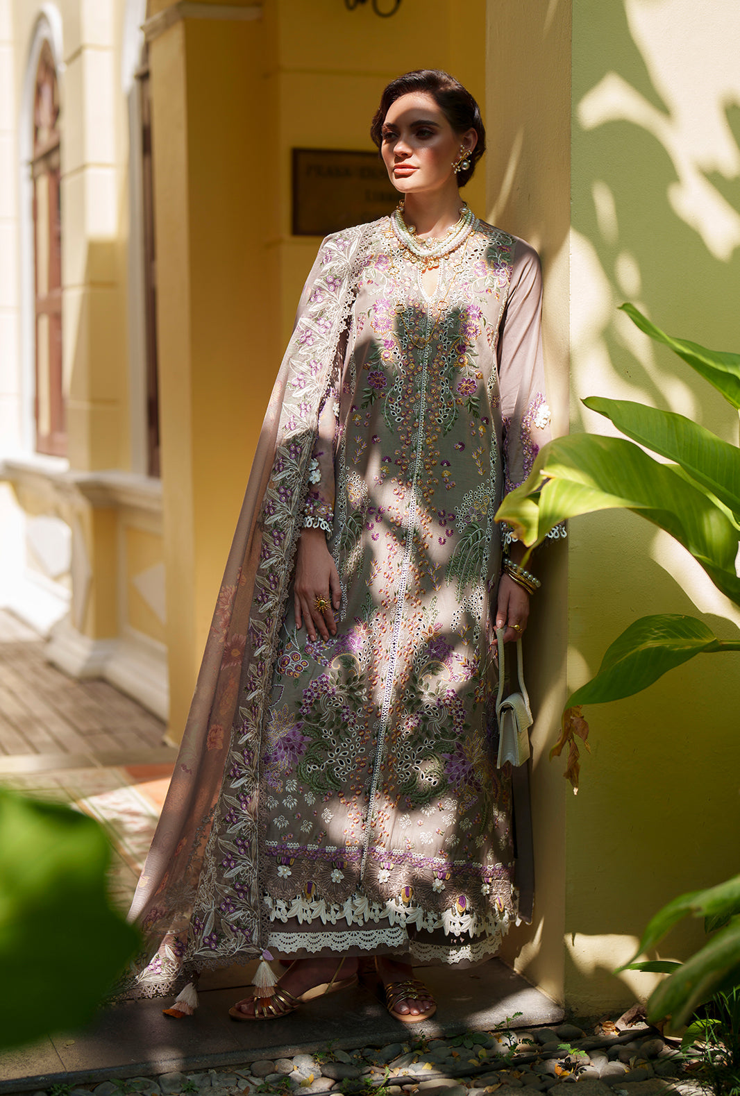 AJR Evara Luxury Lawn – Veya