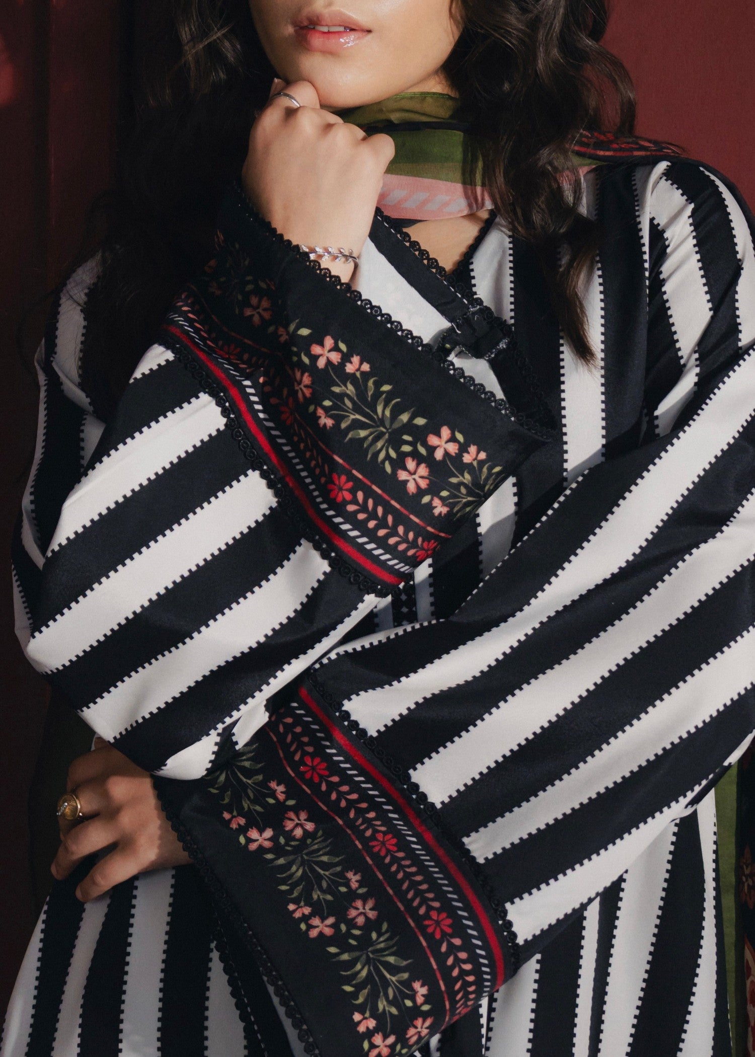 crepe Kurta Set in Black, white