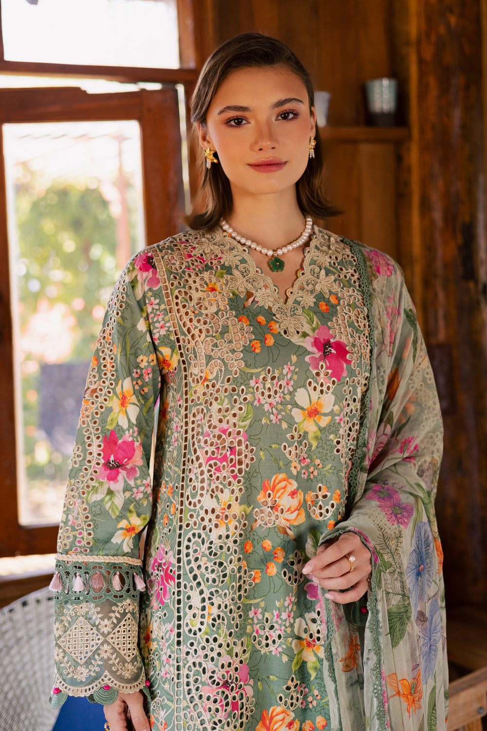 Shezlin Chikankari Eid Edit Lawn – AURA (AV-10)