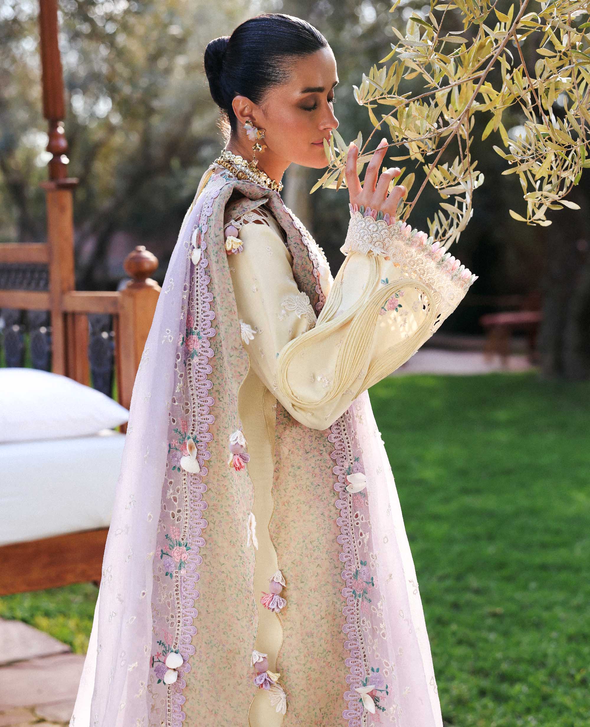 Republic Reine Eid Luxury Lawn – Lumi