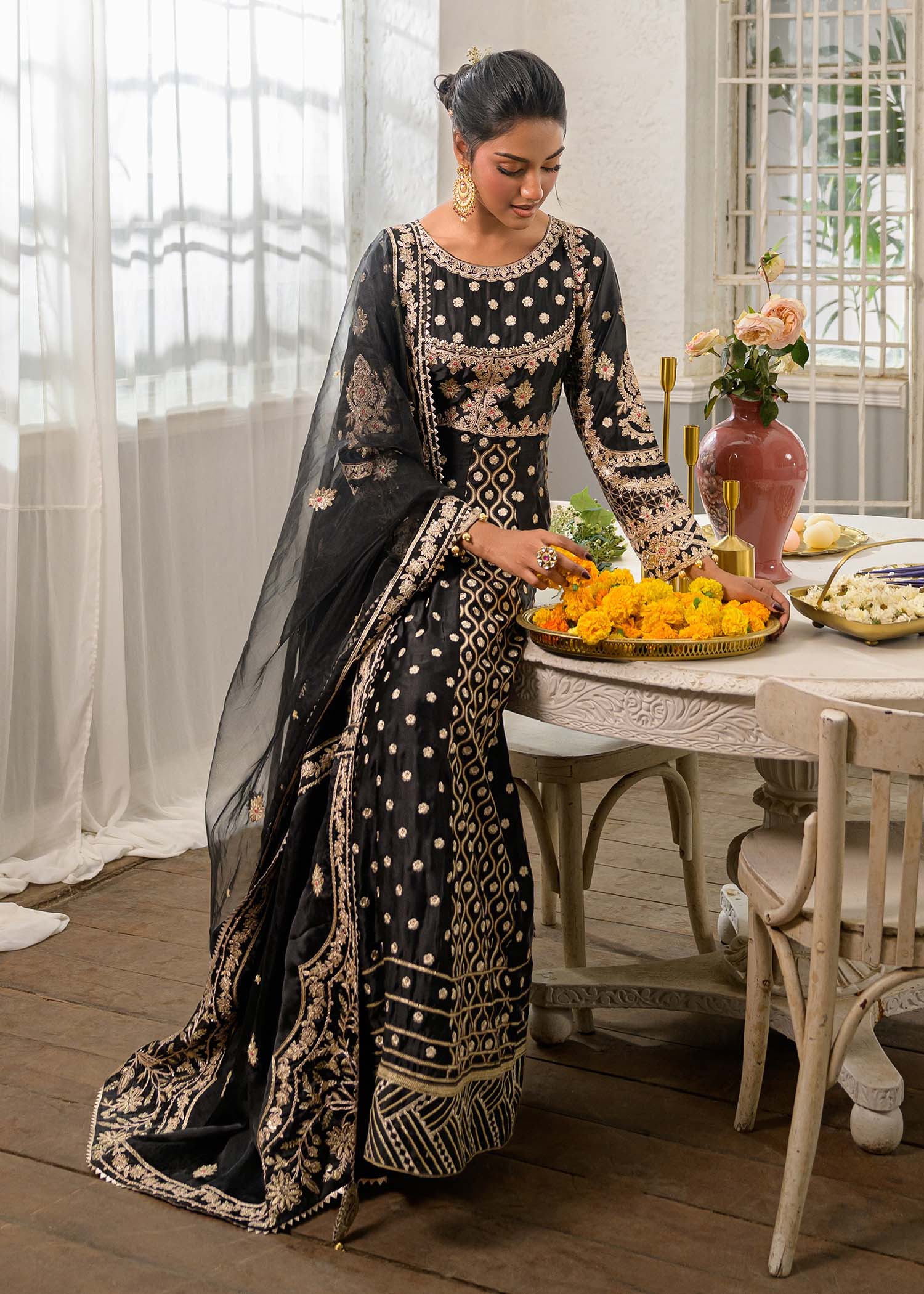 charmuse/shamooz Maxi in Black