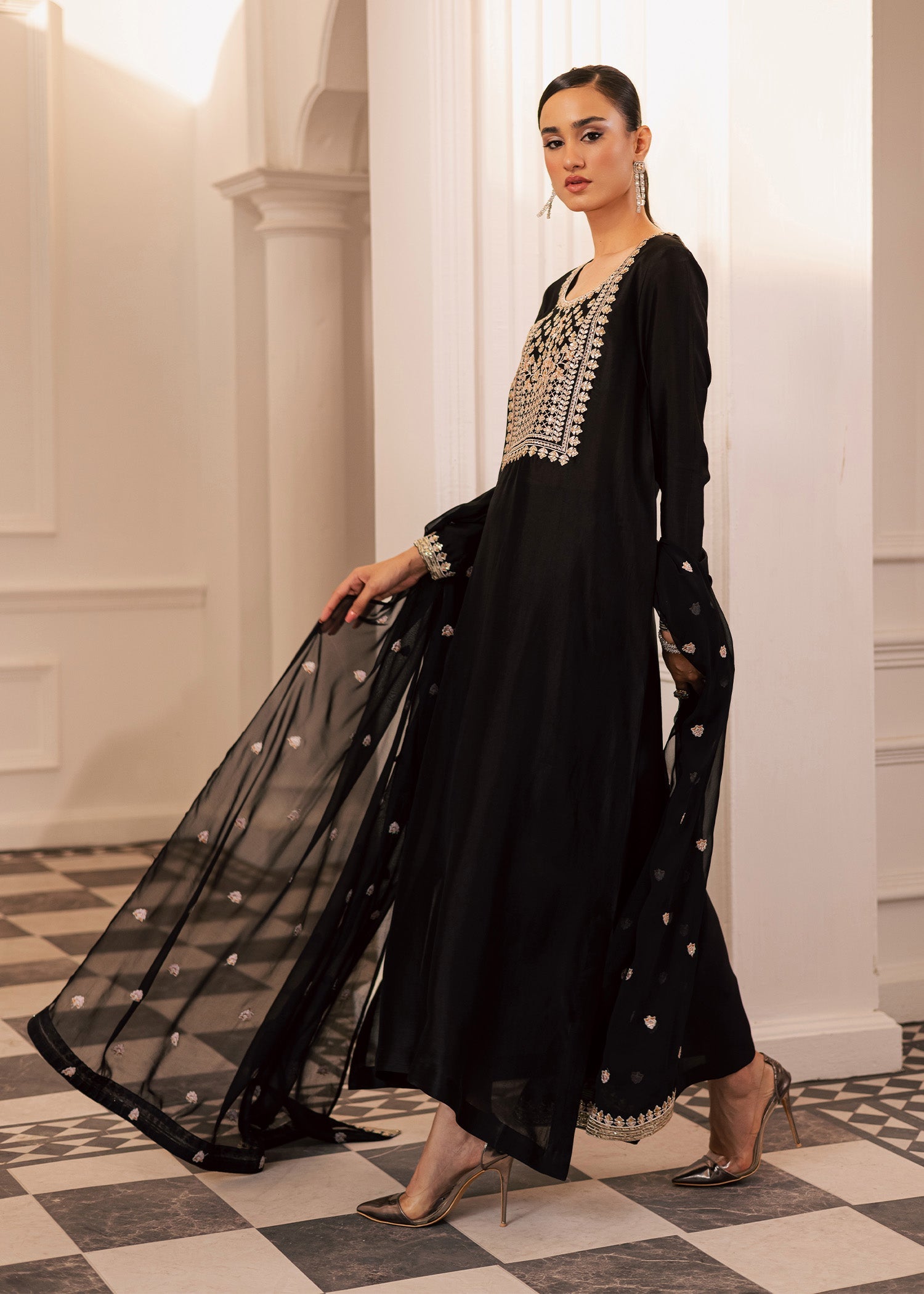 thai silk Kaftan in Black