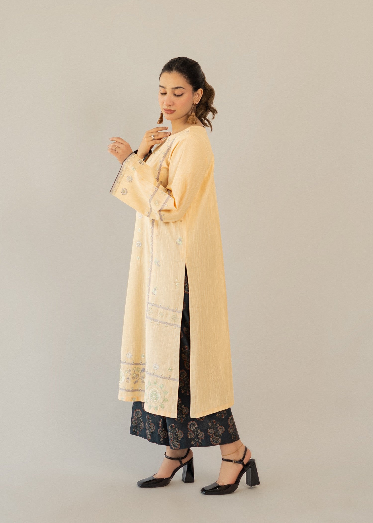 slub khaddar Kurta Set in Charcoal black, peach orange