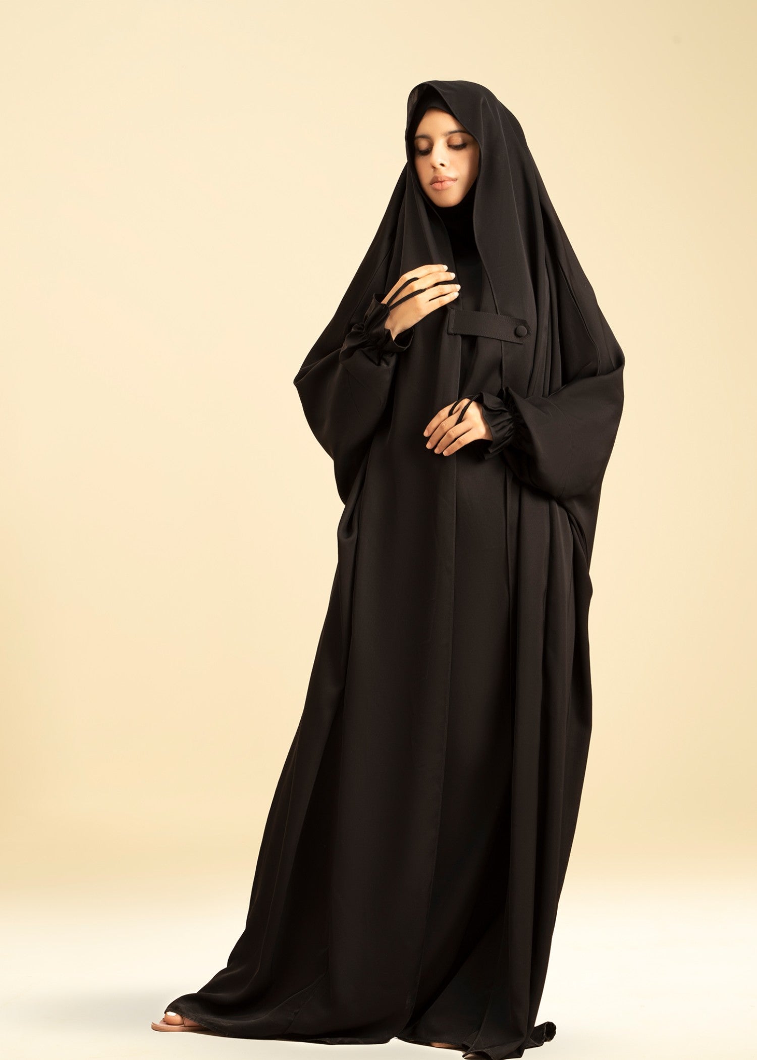 nidha Jilbab in Black