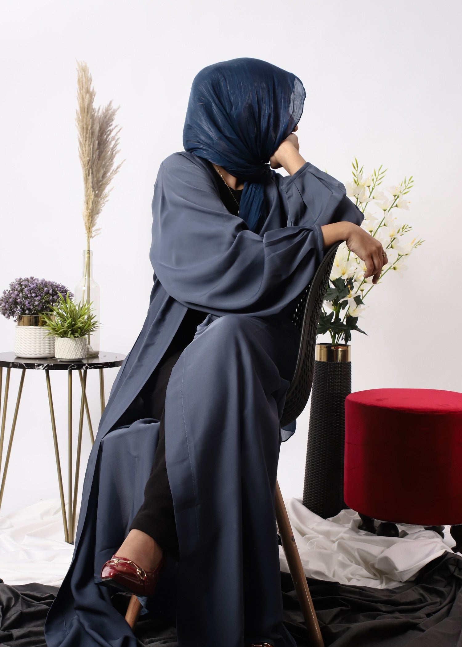 nidha Abaya in Slate grey, shadow blue