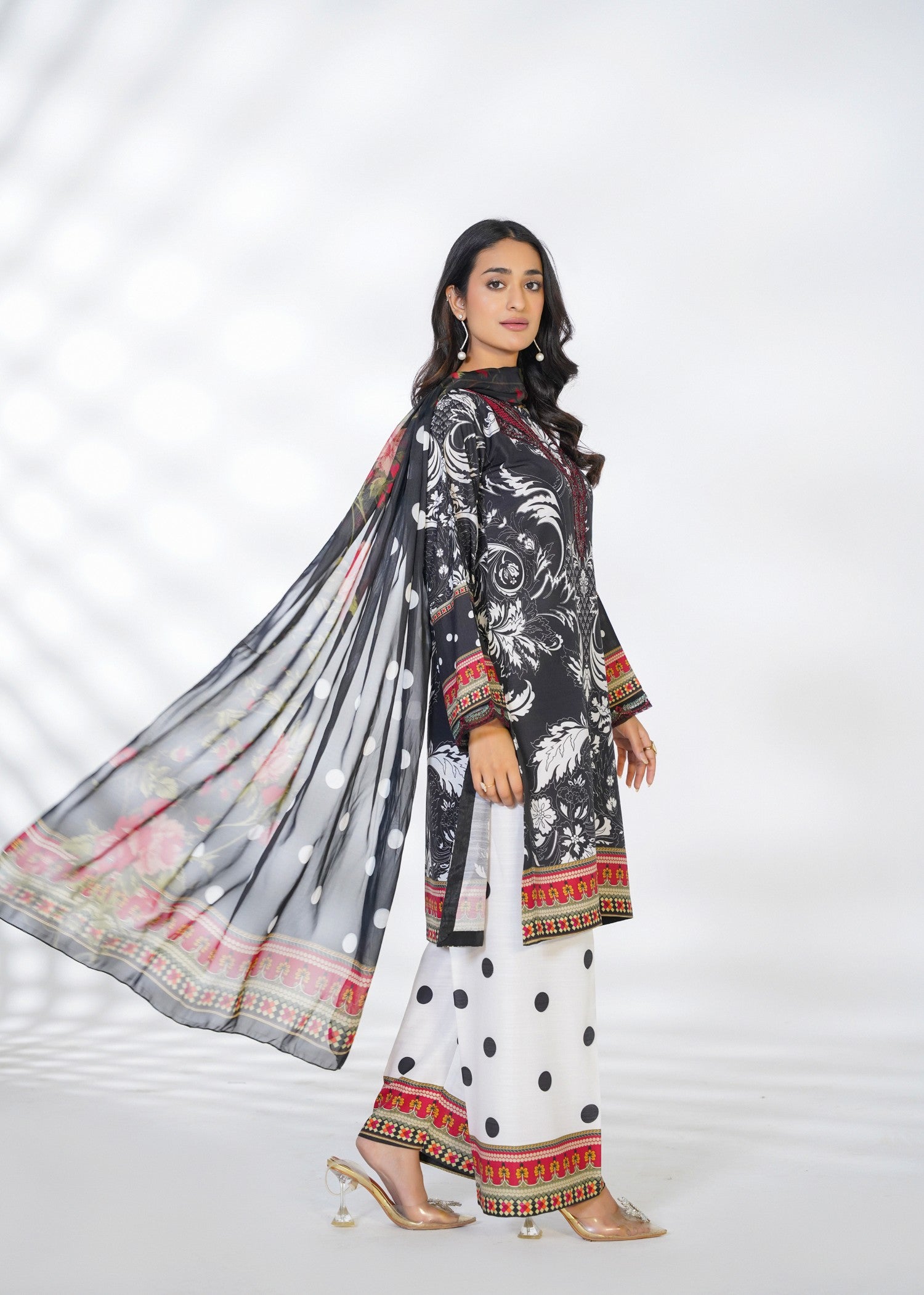 pk raw silk Kurta Set in Black, white