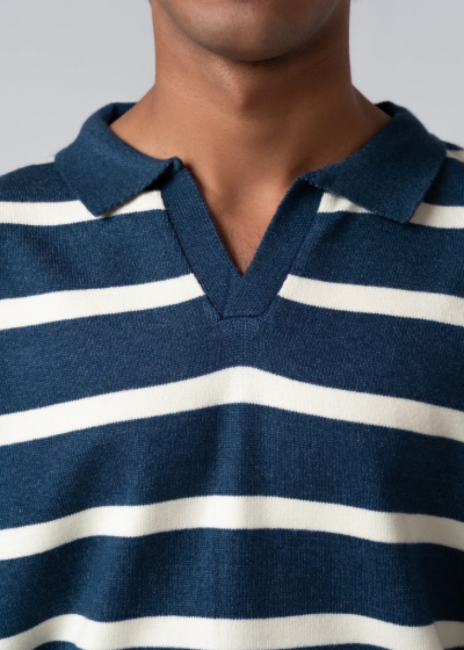 fleece Sweater in White, steel blue