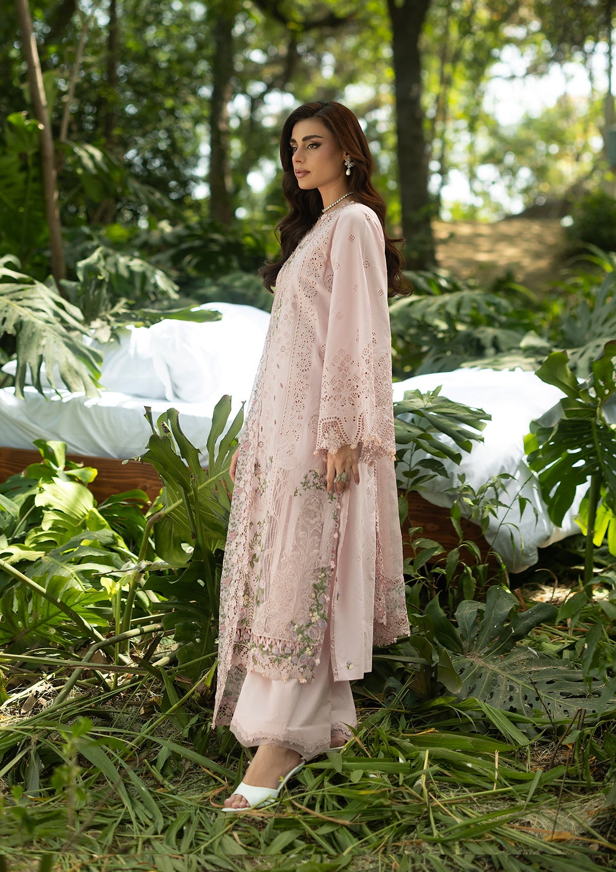 Luxury Lawn – ELQ-1b Love Escape