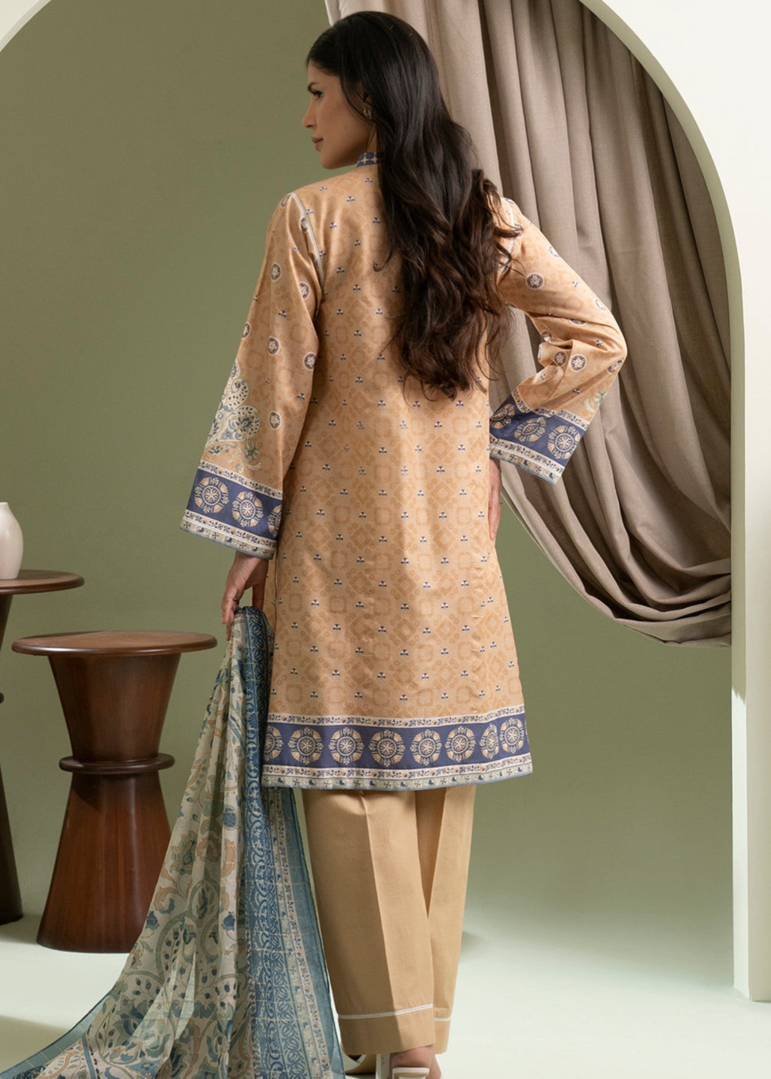 lawn Unstitched in Sand brown