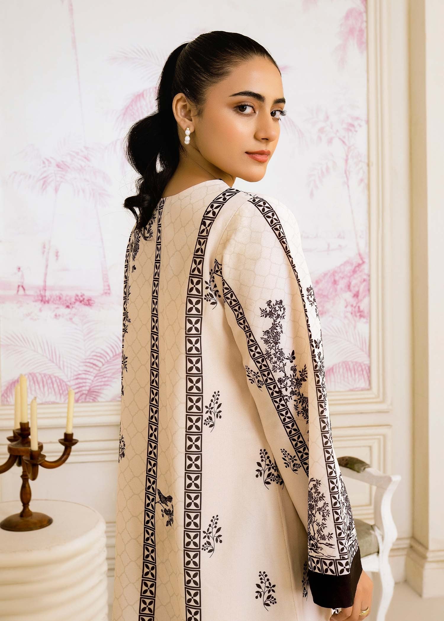 crepe Kaftan in Off-white