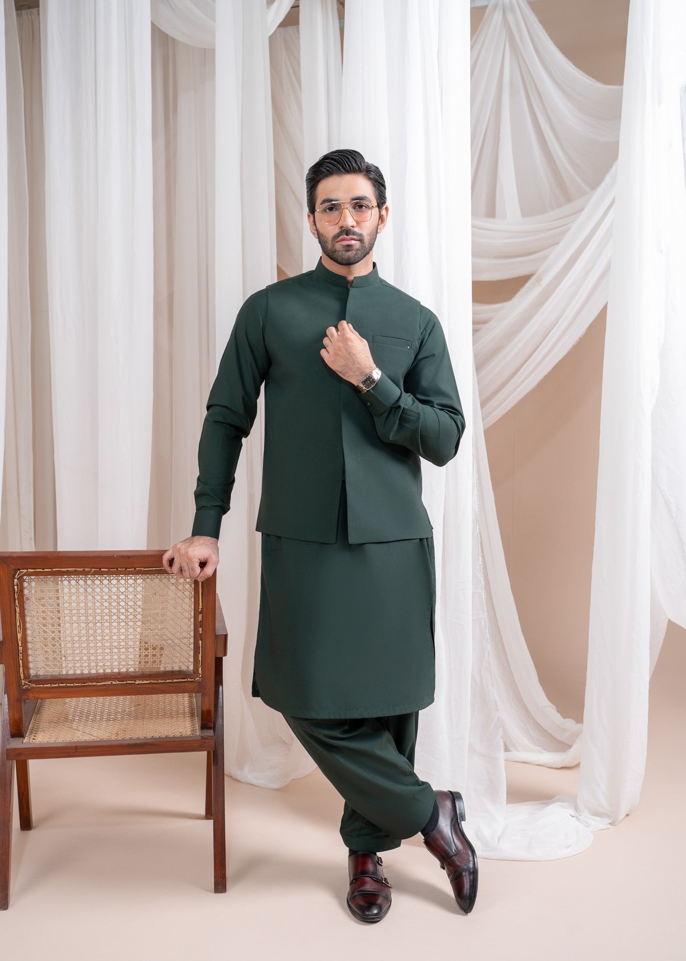 wash & wear Waistcoat in Bottle green by Muraqsh