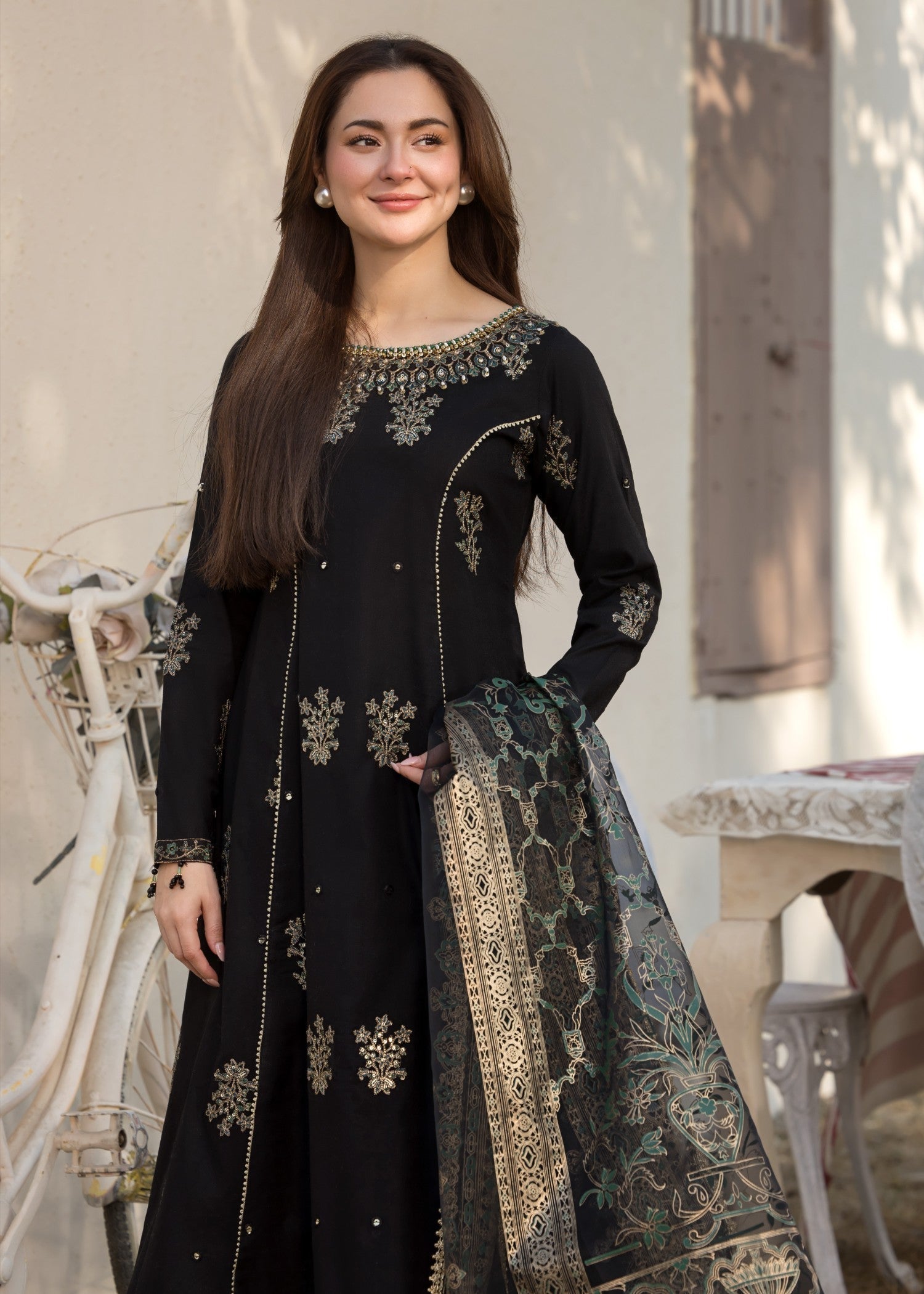 self jacquard Pishwas in Black