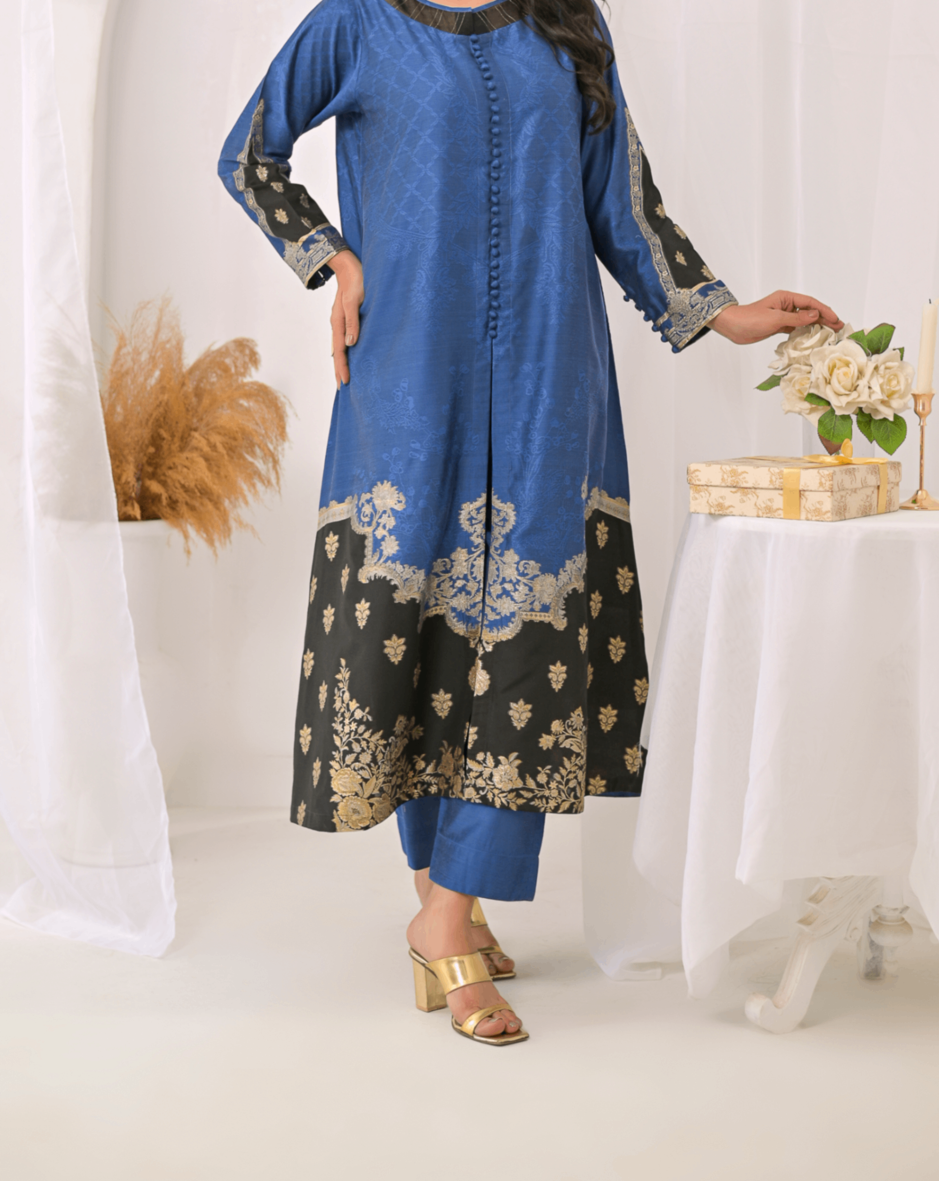 jacquard Maxi in Black, dark blue