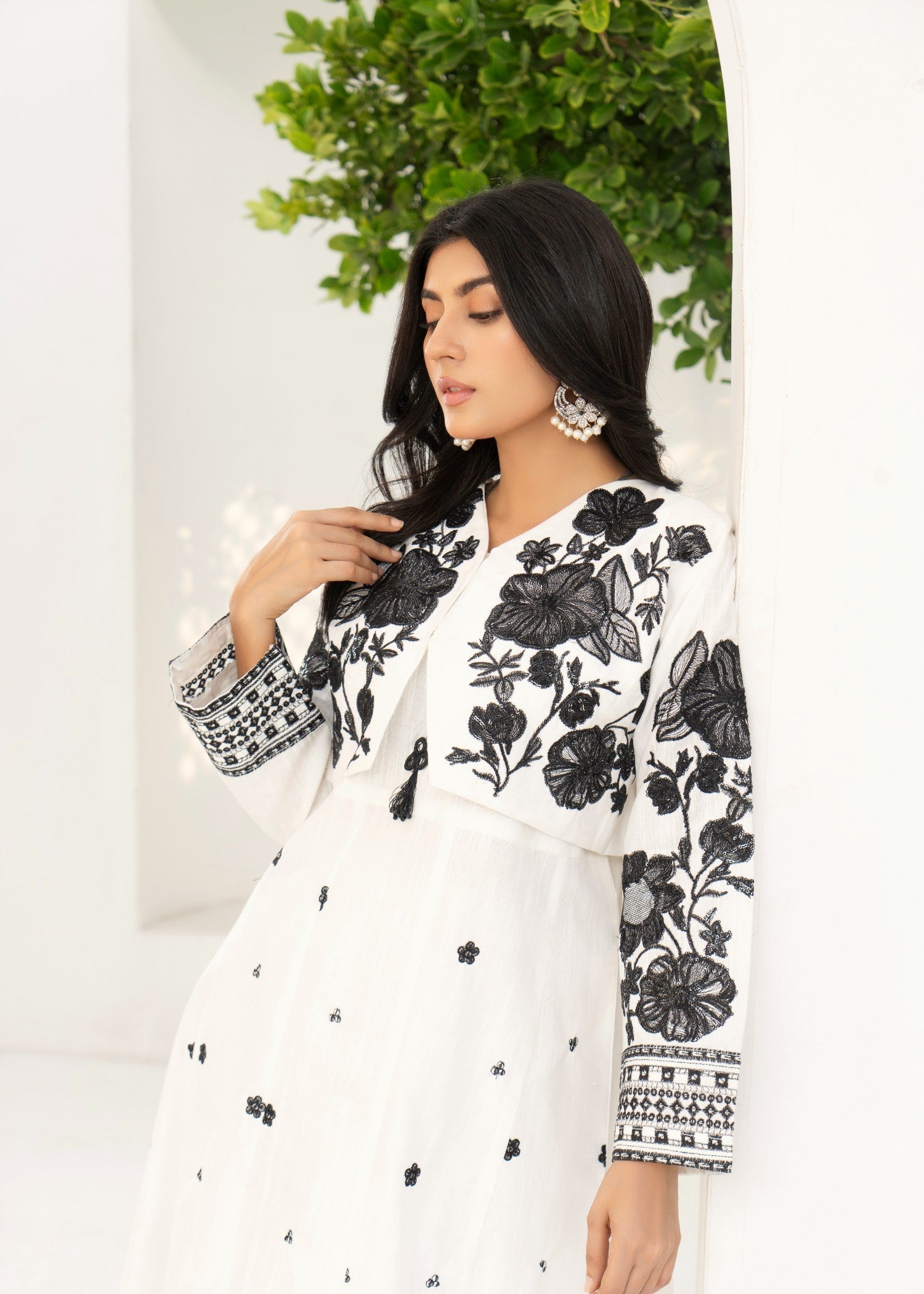 khaddar Pishwas in White