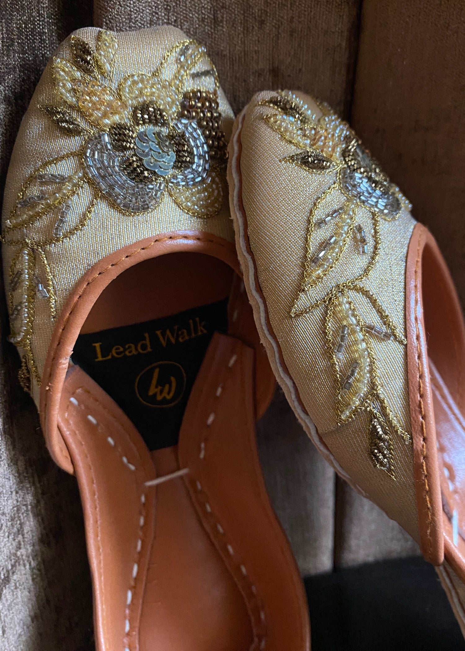 Khussa in Goldenrod, beige by - High Quality Women Khussa AVN2471
