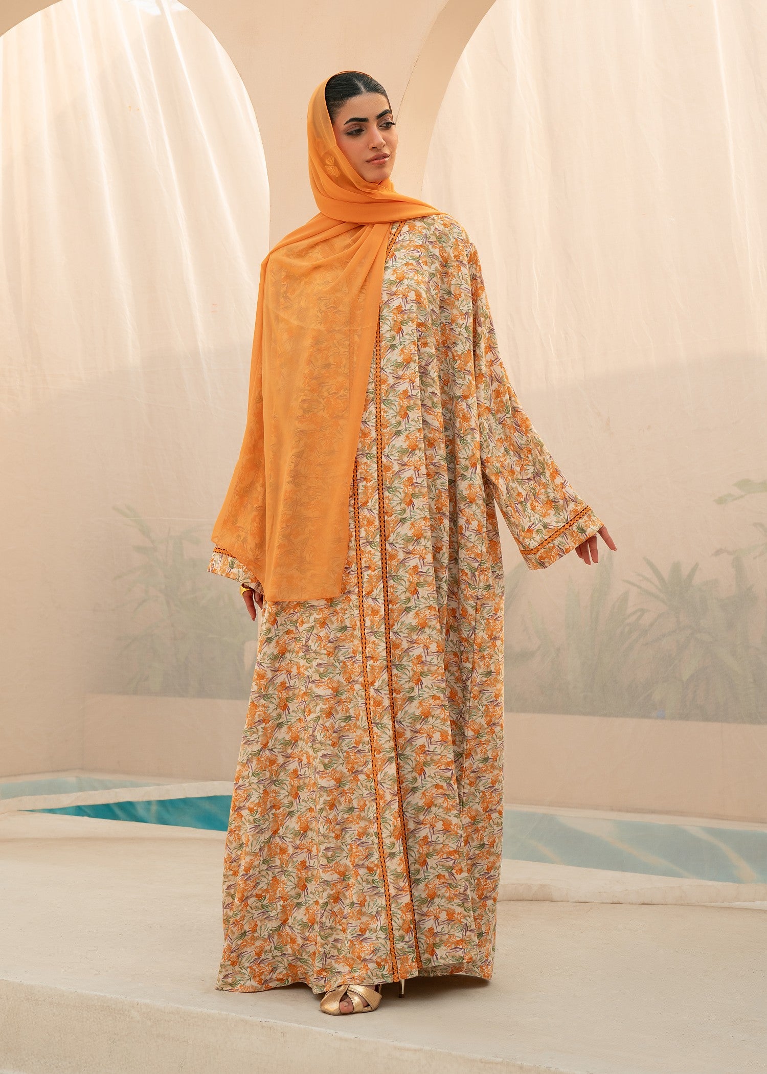 grip Abaya in Multi, peach orange, yellow-orange