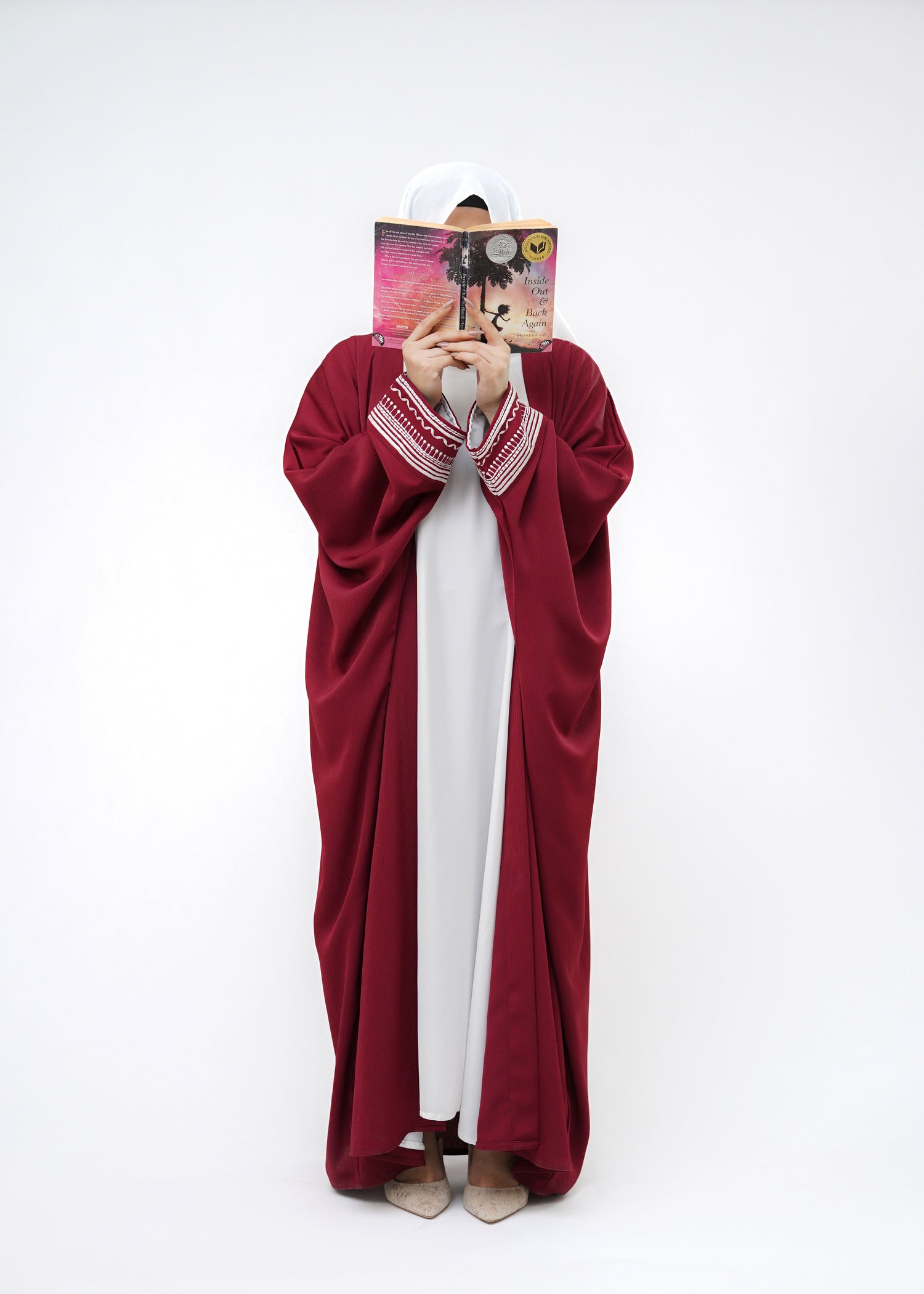 nidha Abaya in Burgundy, white