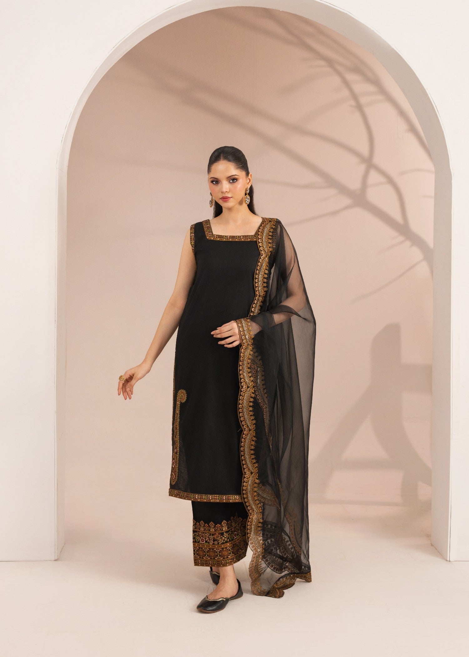 lawn Kurta Set in Jet black, gold