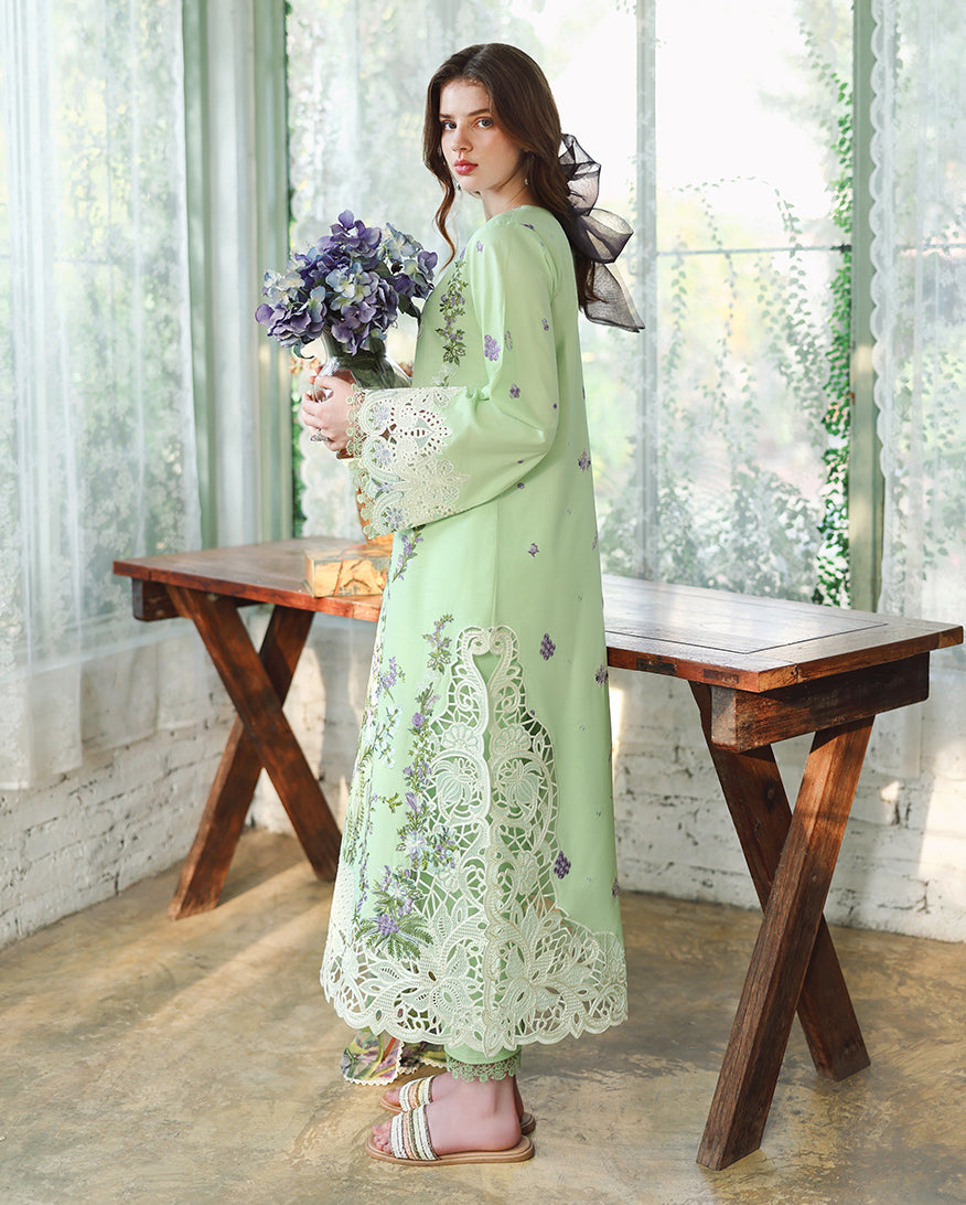 Secret Garden Lawn – Verdant Bloom