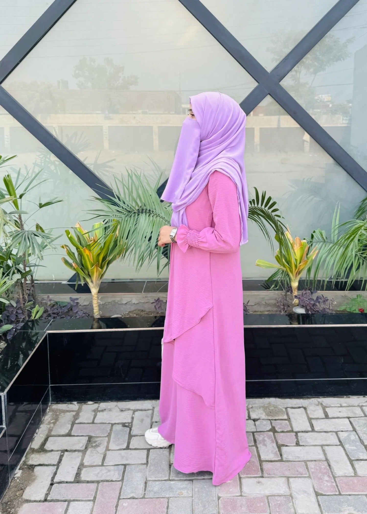 polyester Abaya in Shocking pink