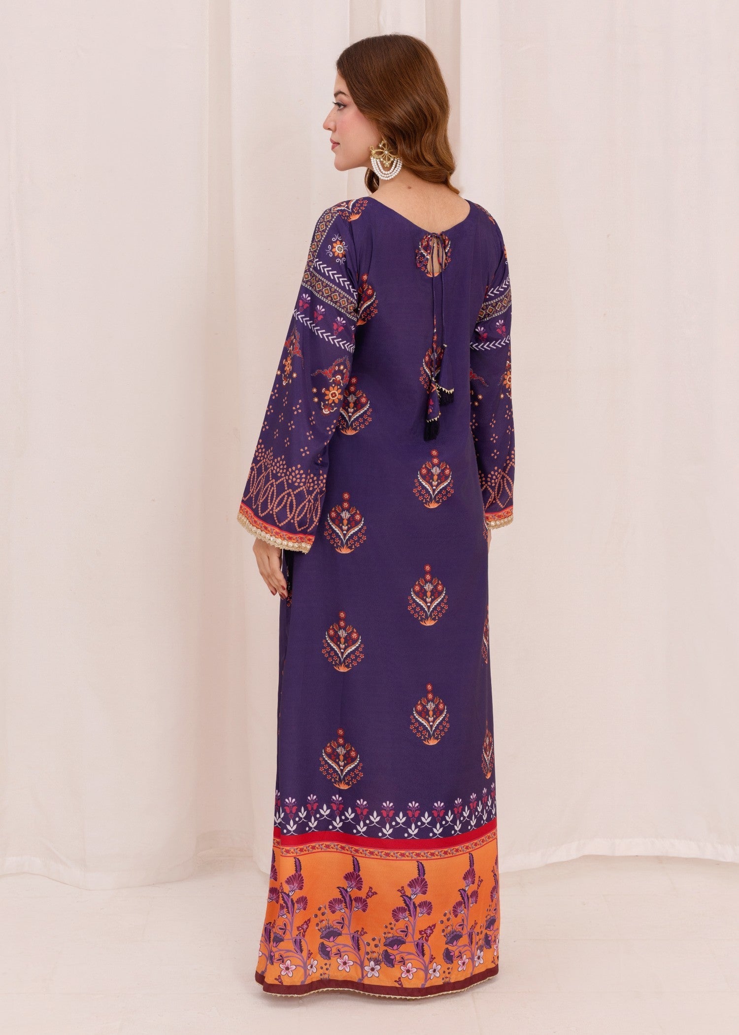 silk crepe Kurta Set in Blue, multi