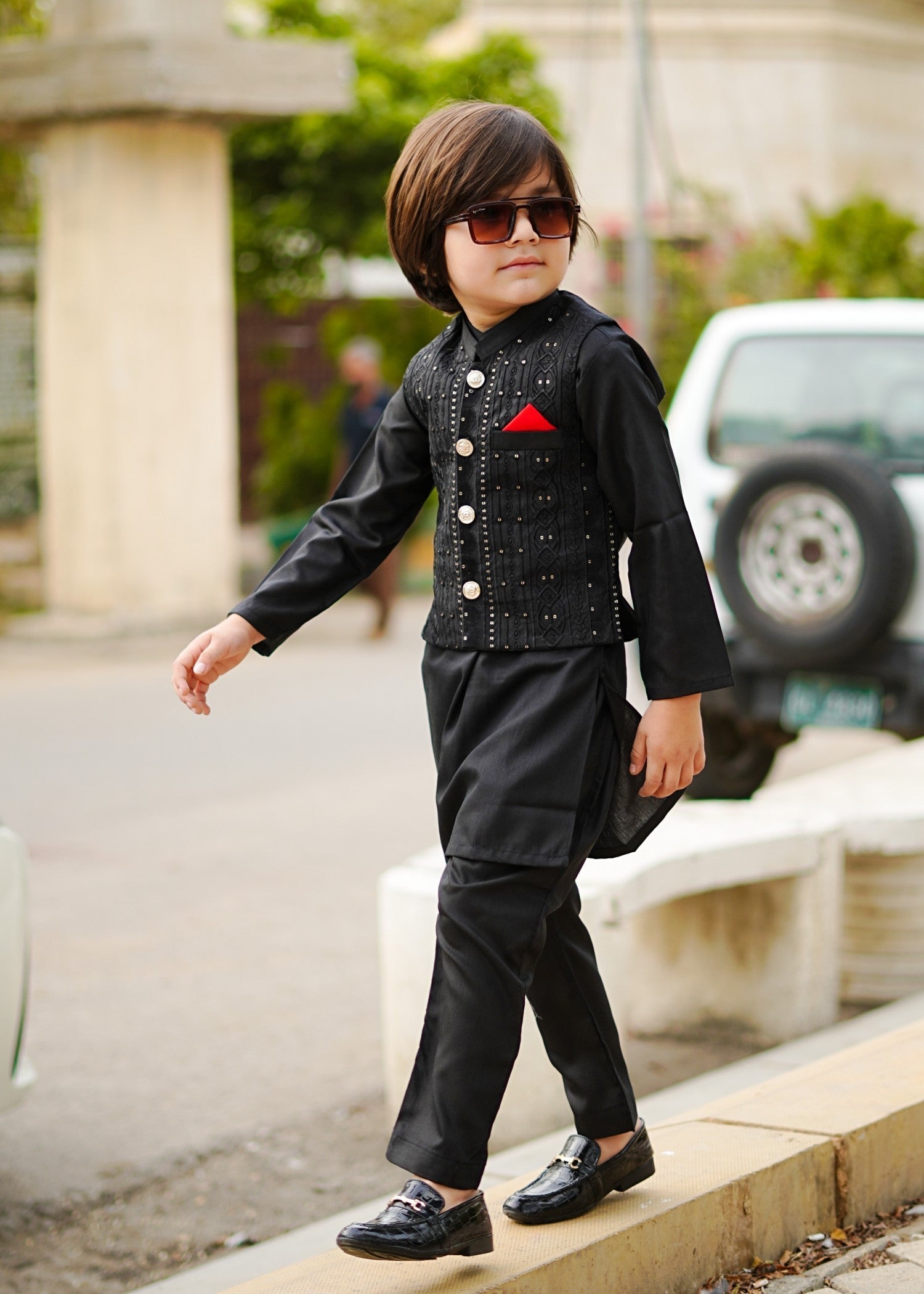 blended satin Waistcoat in Black