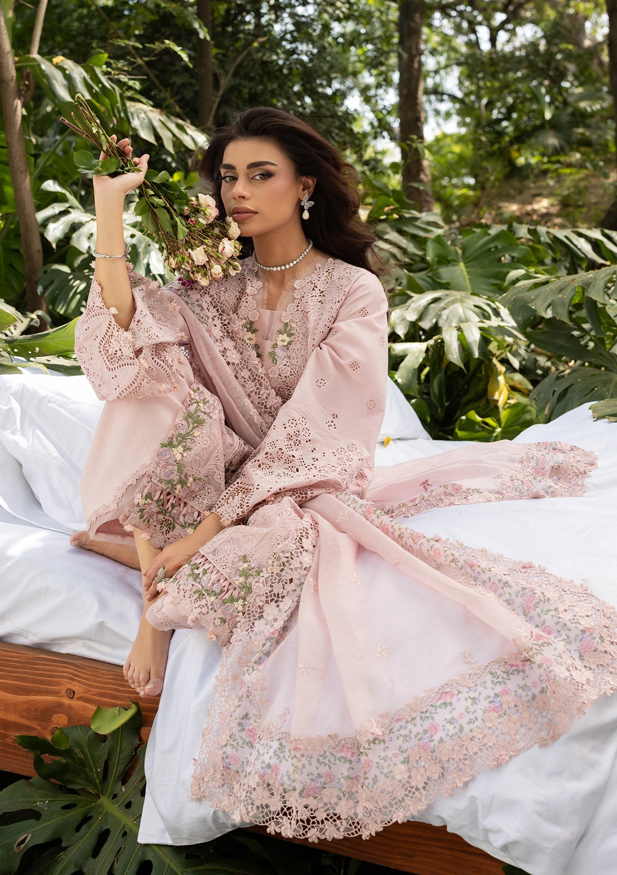 Luxury Lawn – ELQ-1b Love Escape