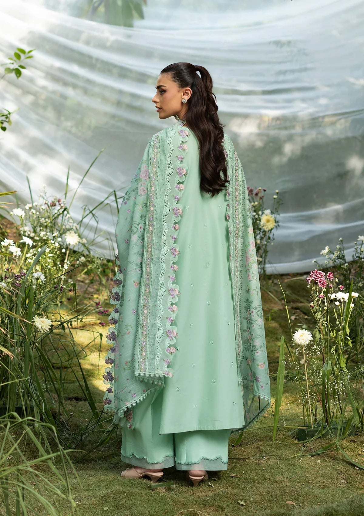 Luxury Lawn – ELQ-3a Daisy Chain