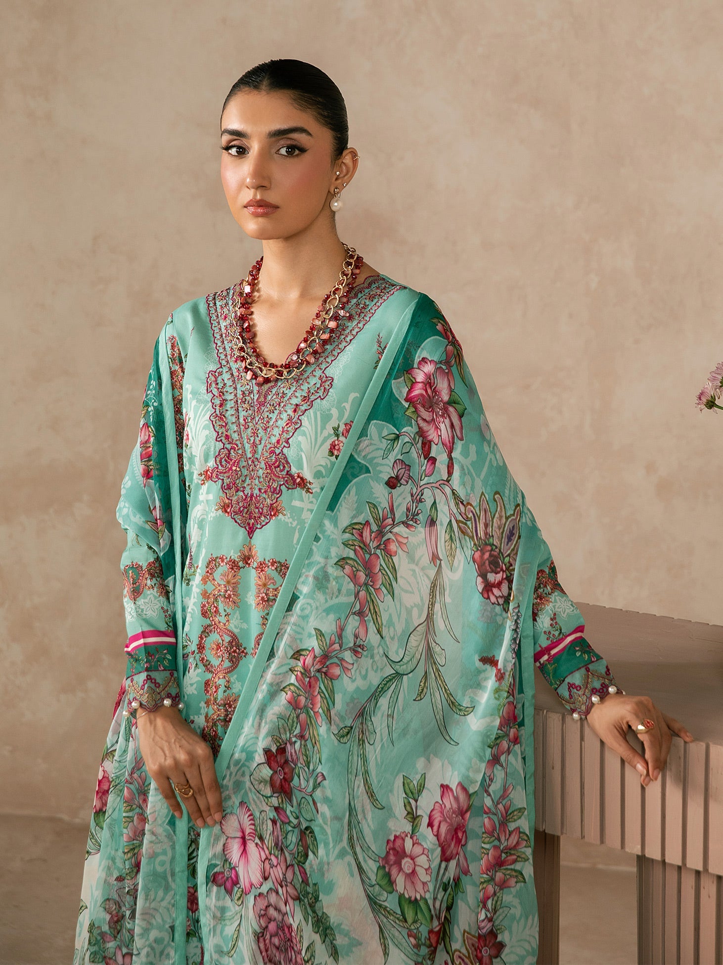 Syra Lawn – Vaila