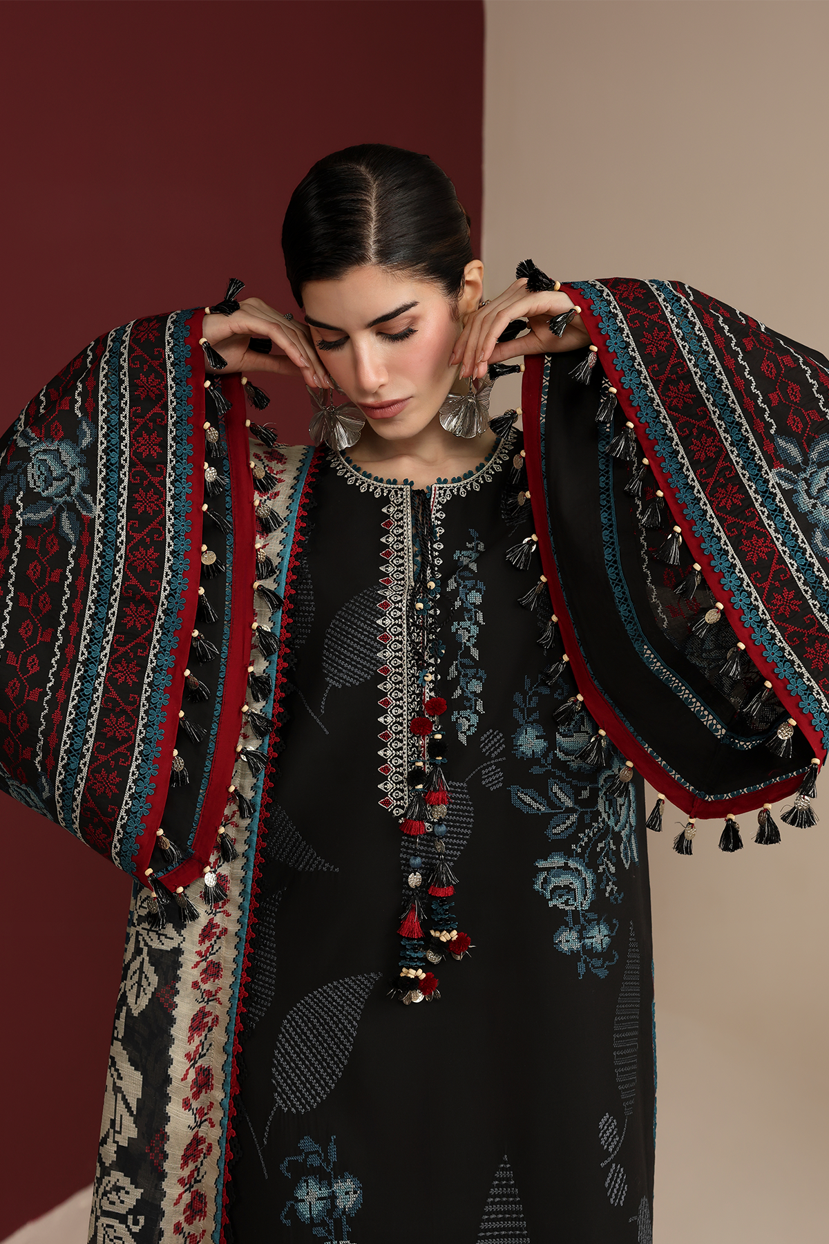 Iris Luxury Festive Lawn – IL26-D05