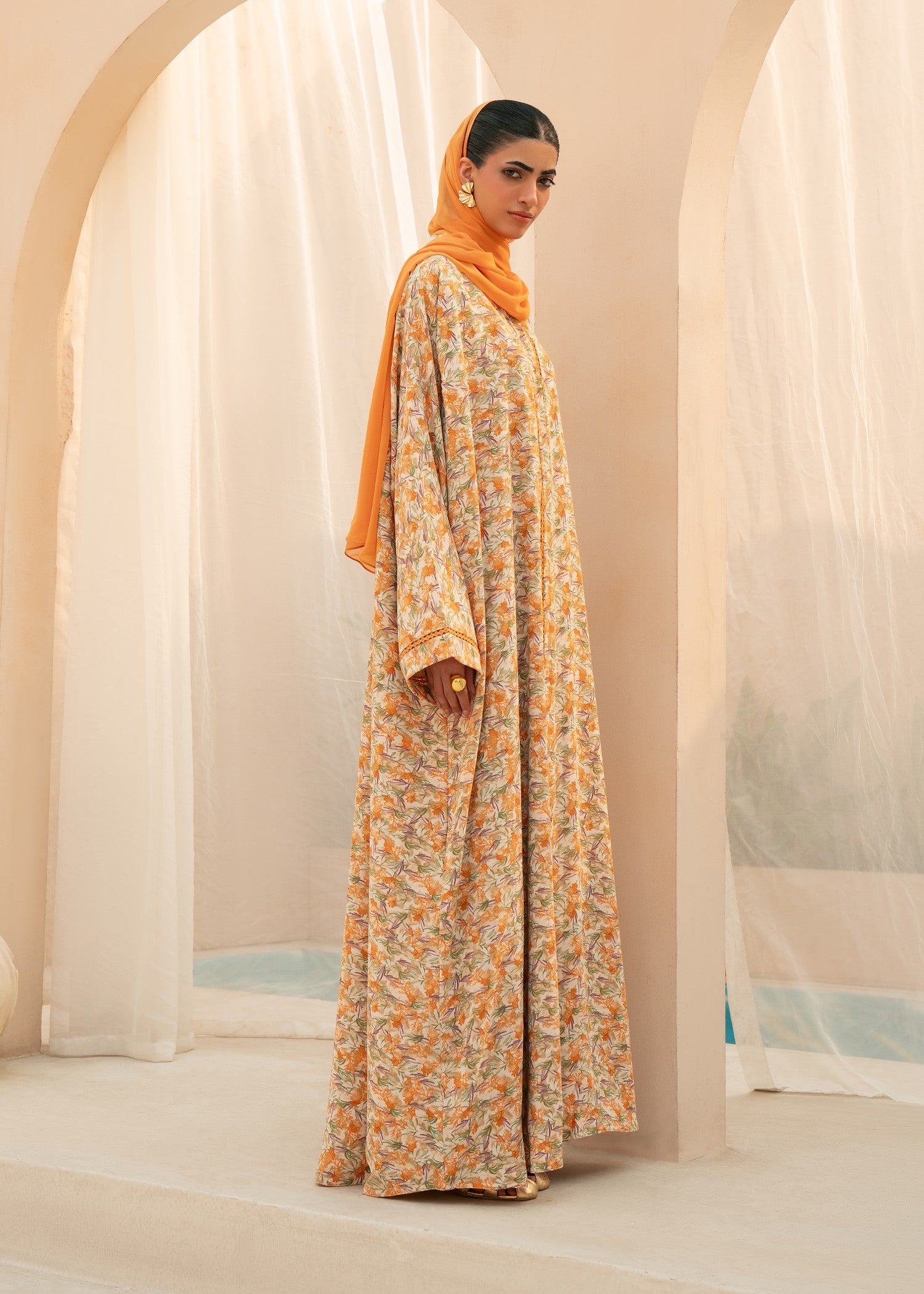 grip Abaya in Multi, peach orange, yellow-orange