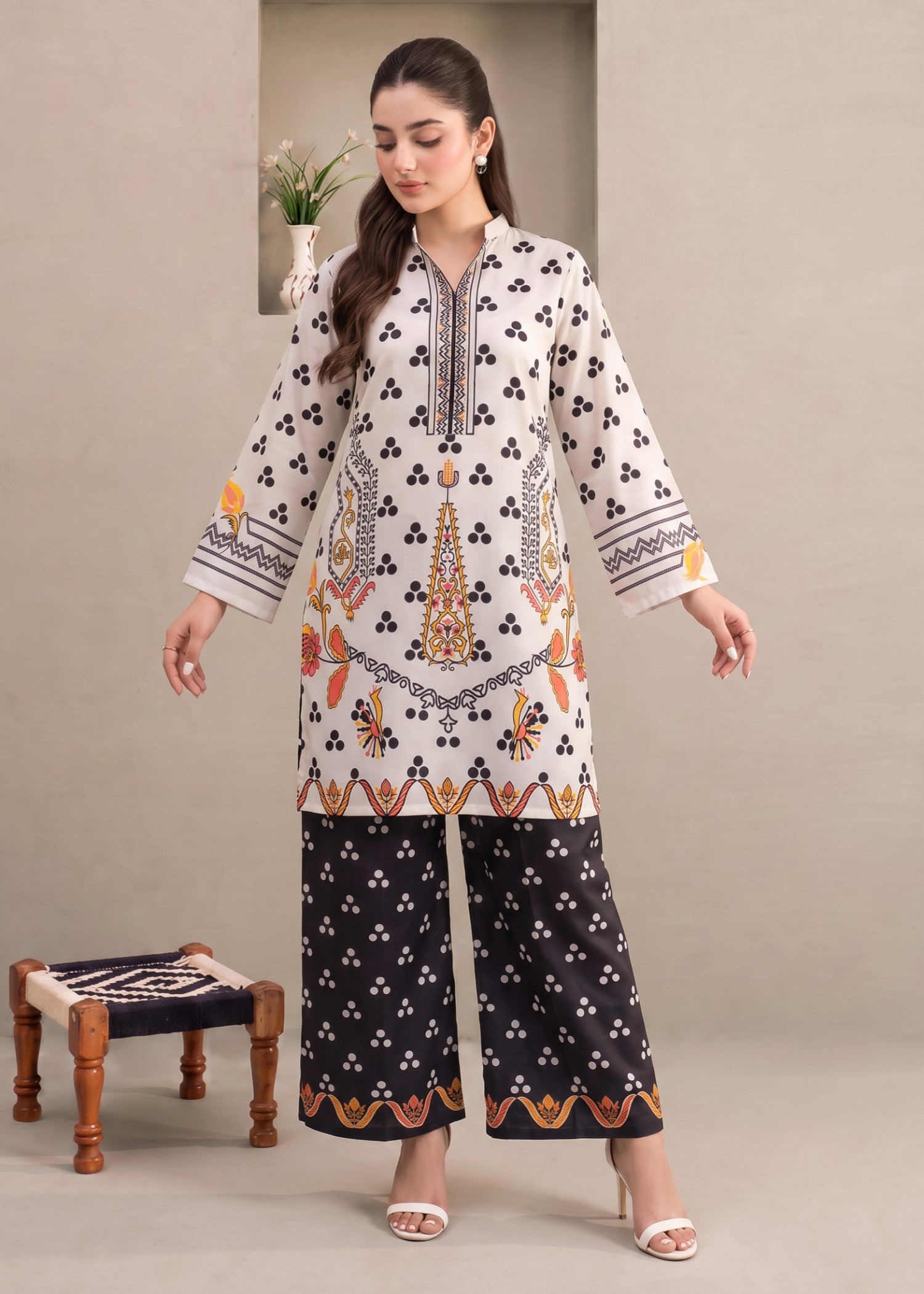 polyester crepe Kurta Set in Black, white