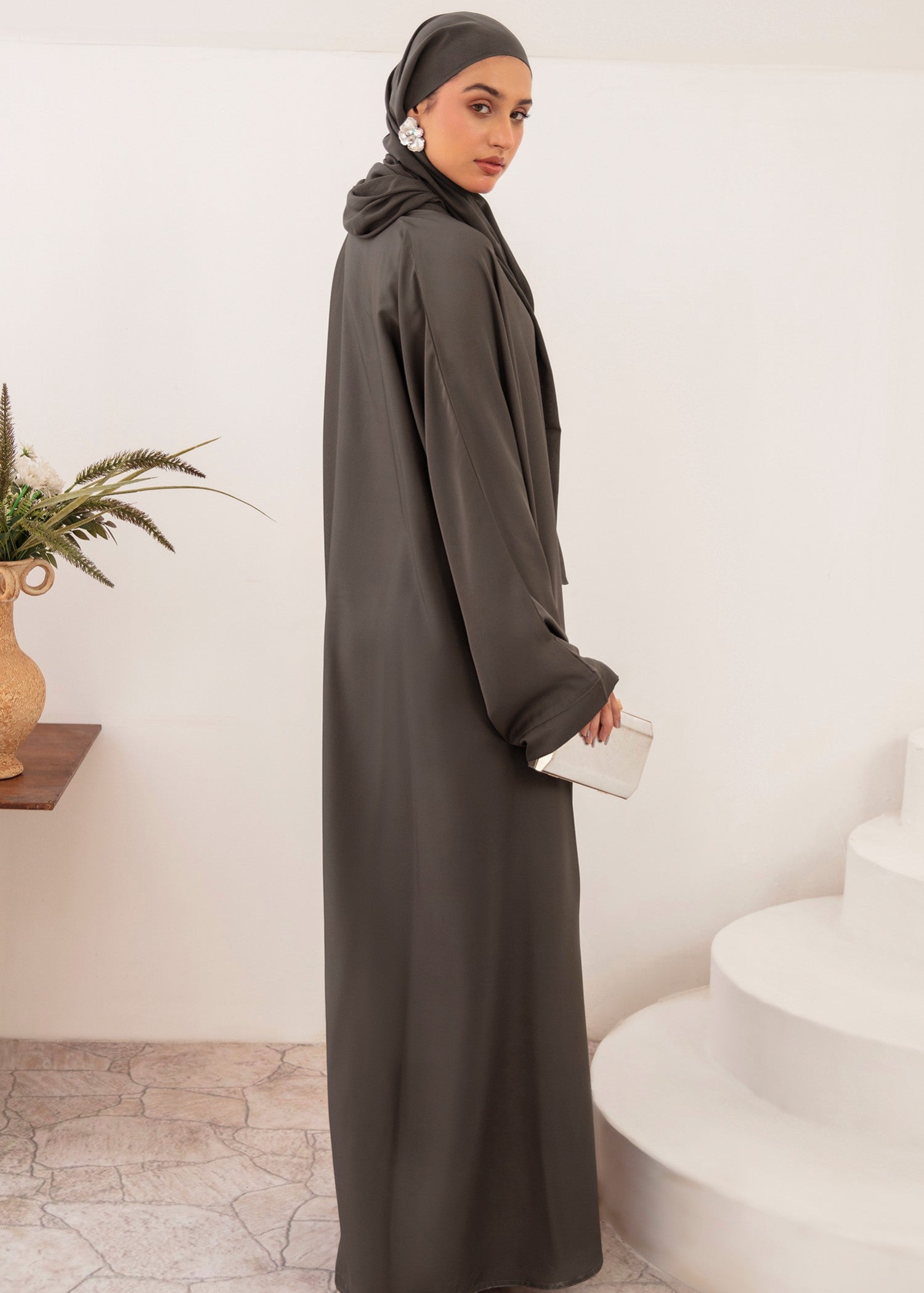 nidha Abaya in Ebony