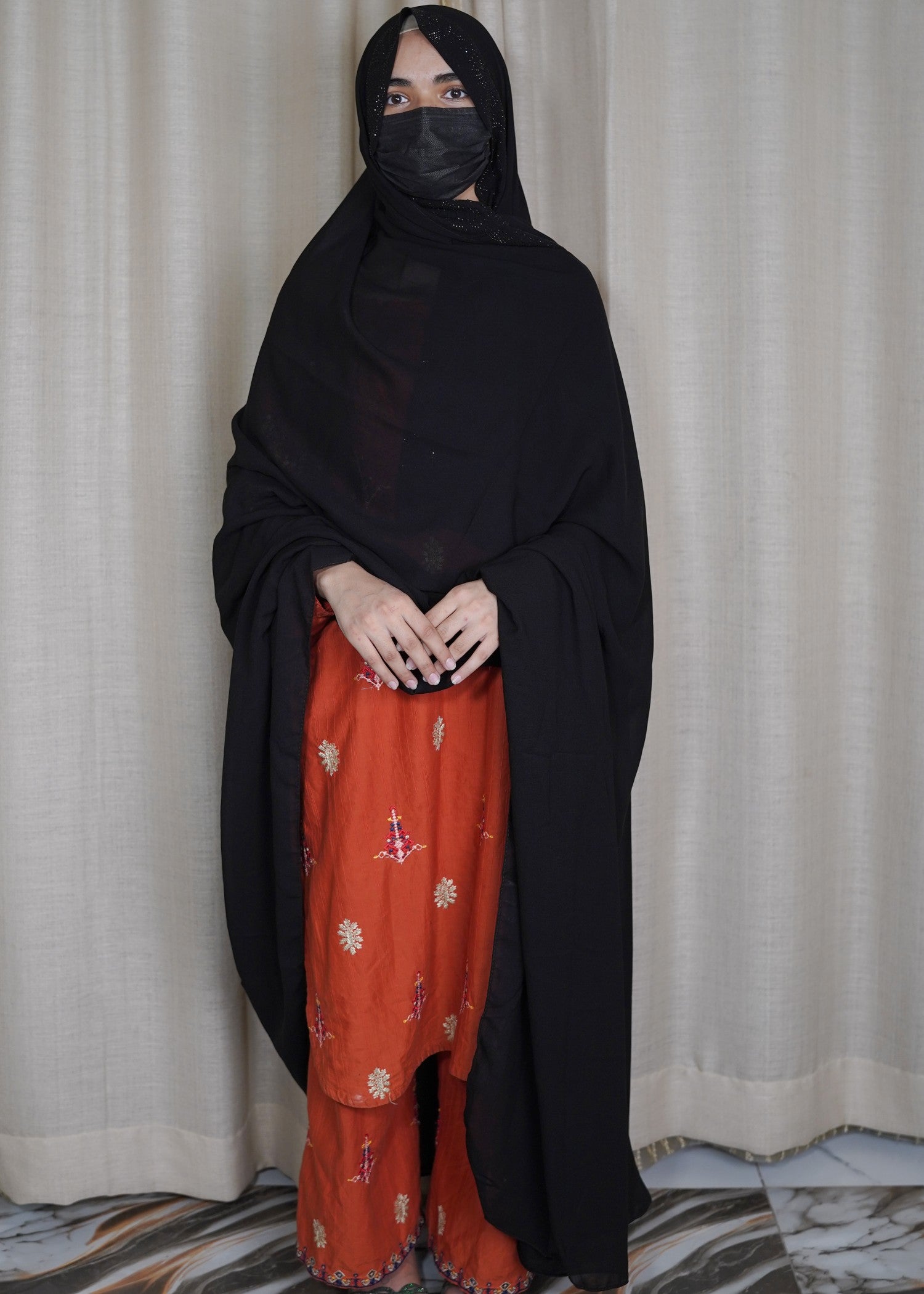 crepe georgette Chaddar in Black