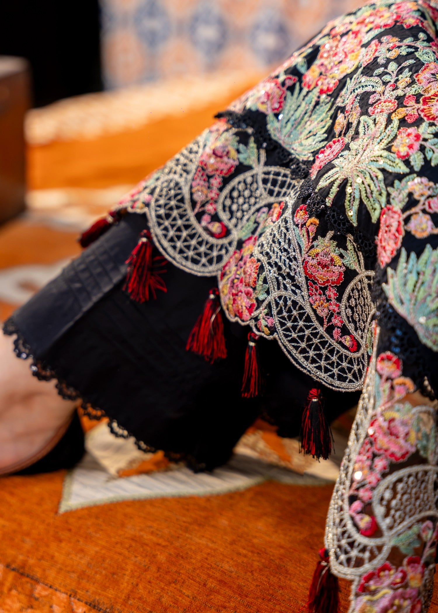 lawn Unstitched in Black, blush
