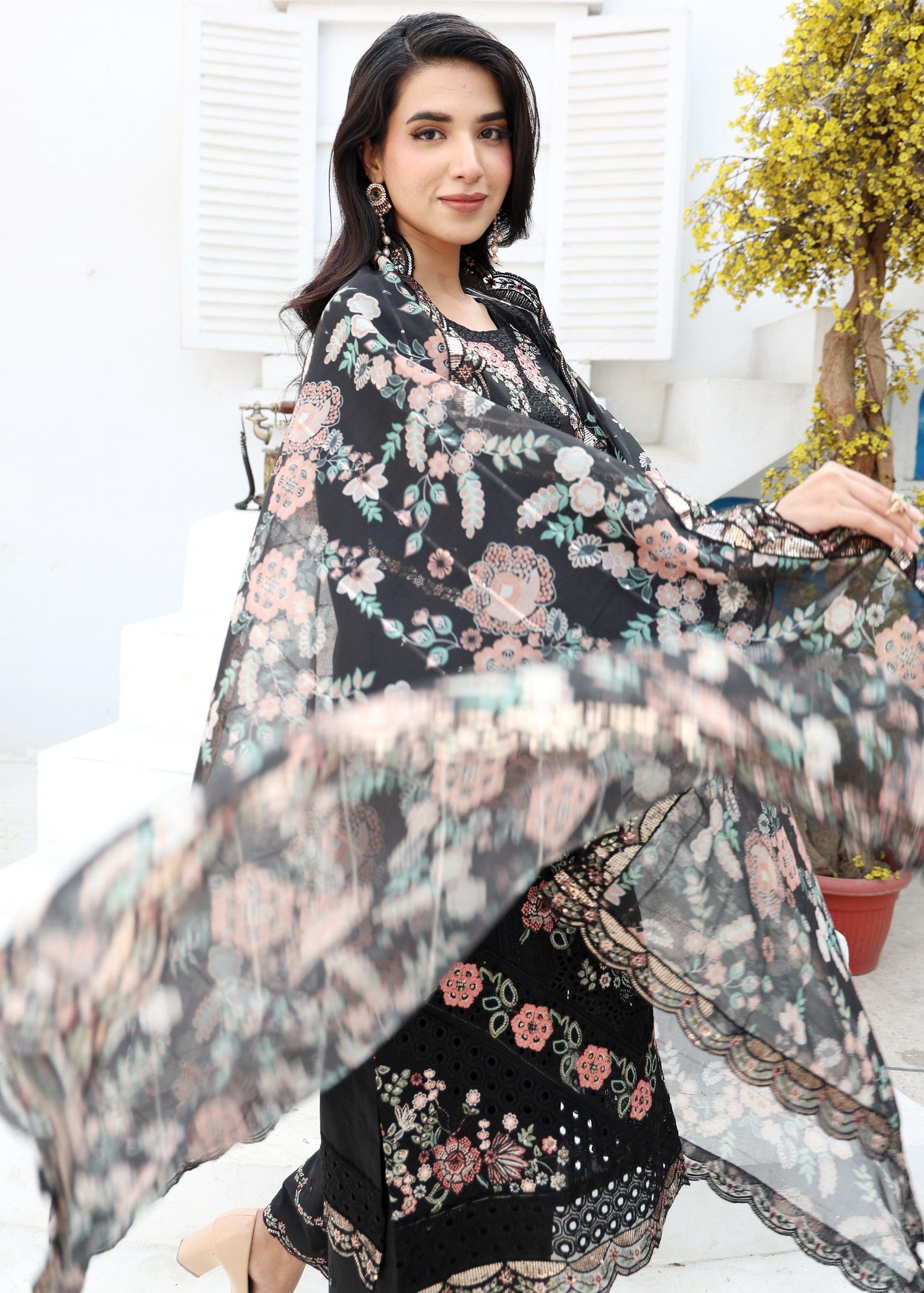self jacquard Kurta Set in Black, jet black