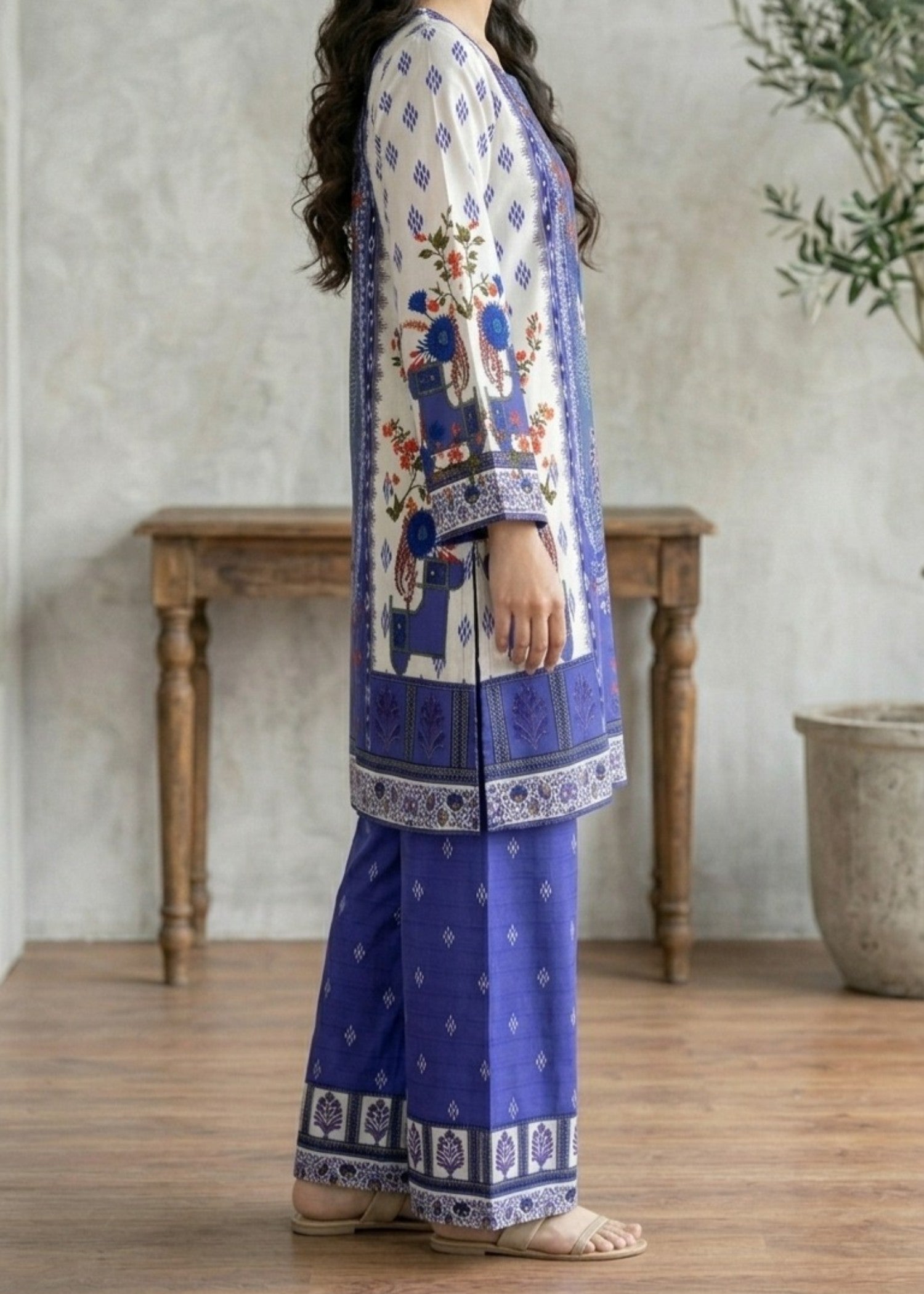 silk grip Kurta Set in Sapphire blue, white