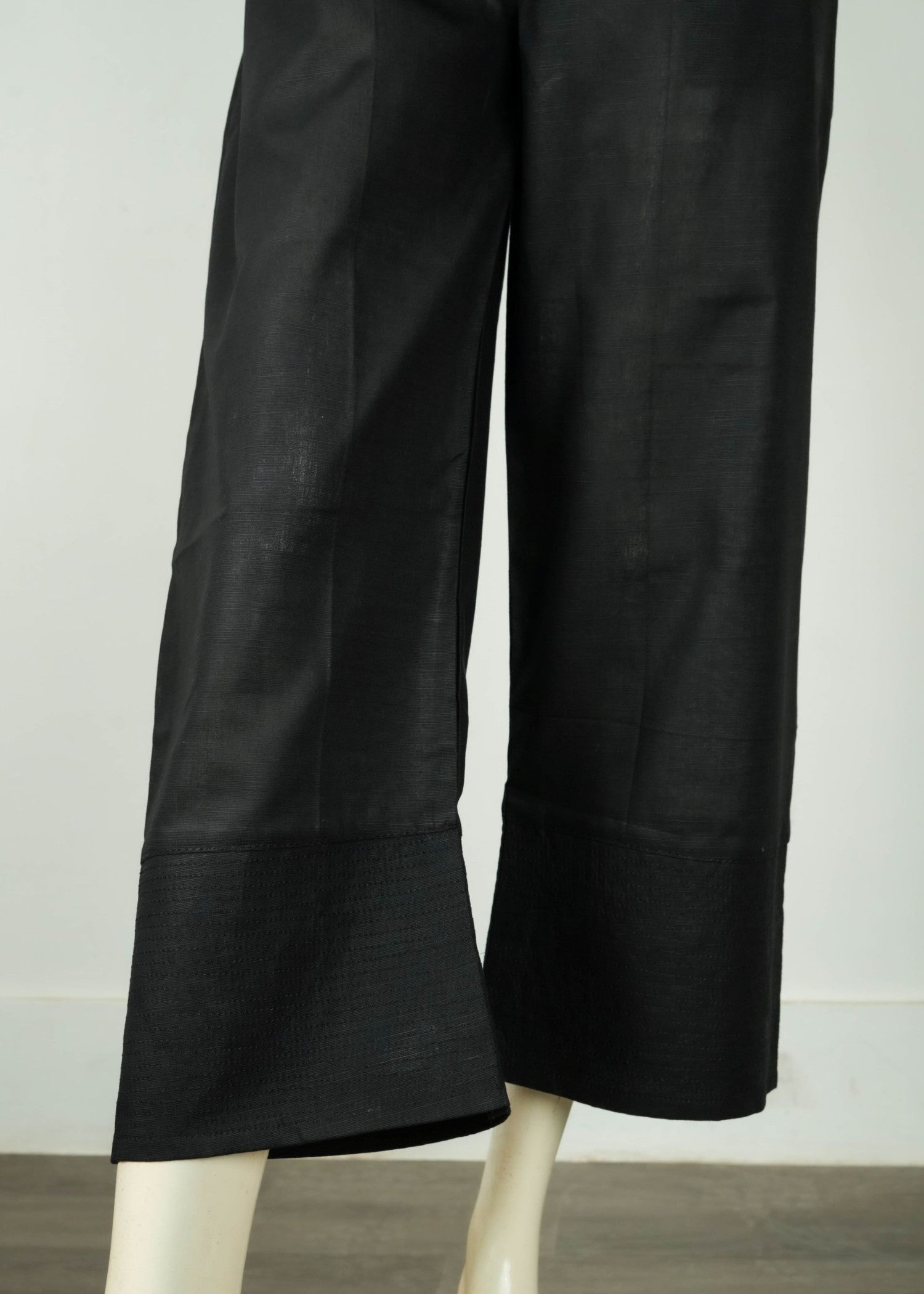 khaddar Trousers in Black