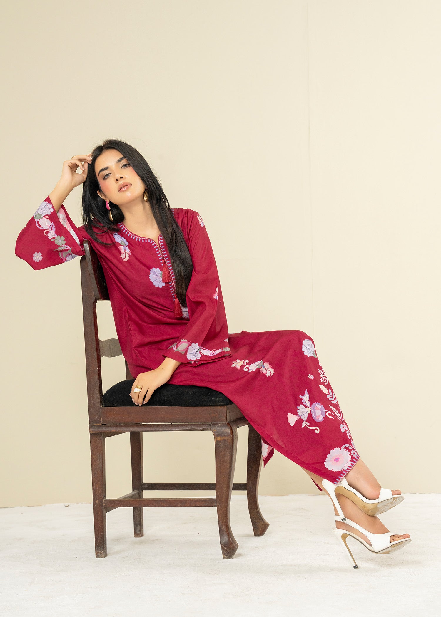 lawn Kaftan in Maroon