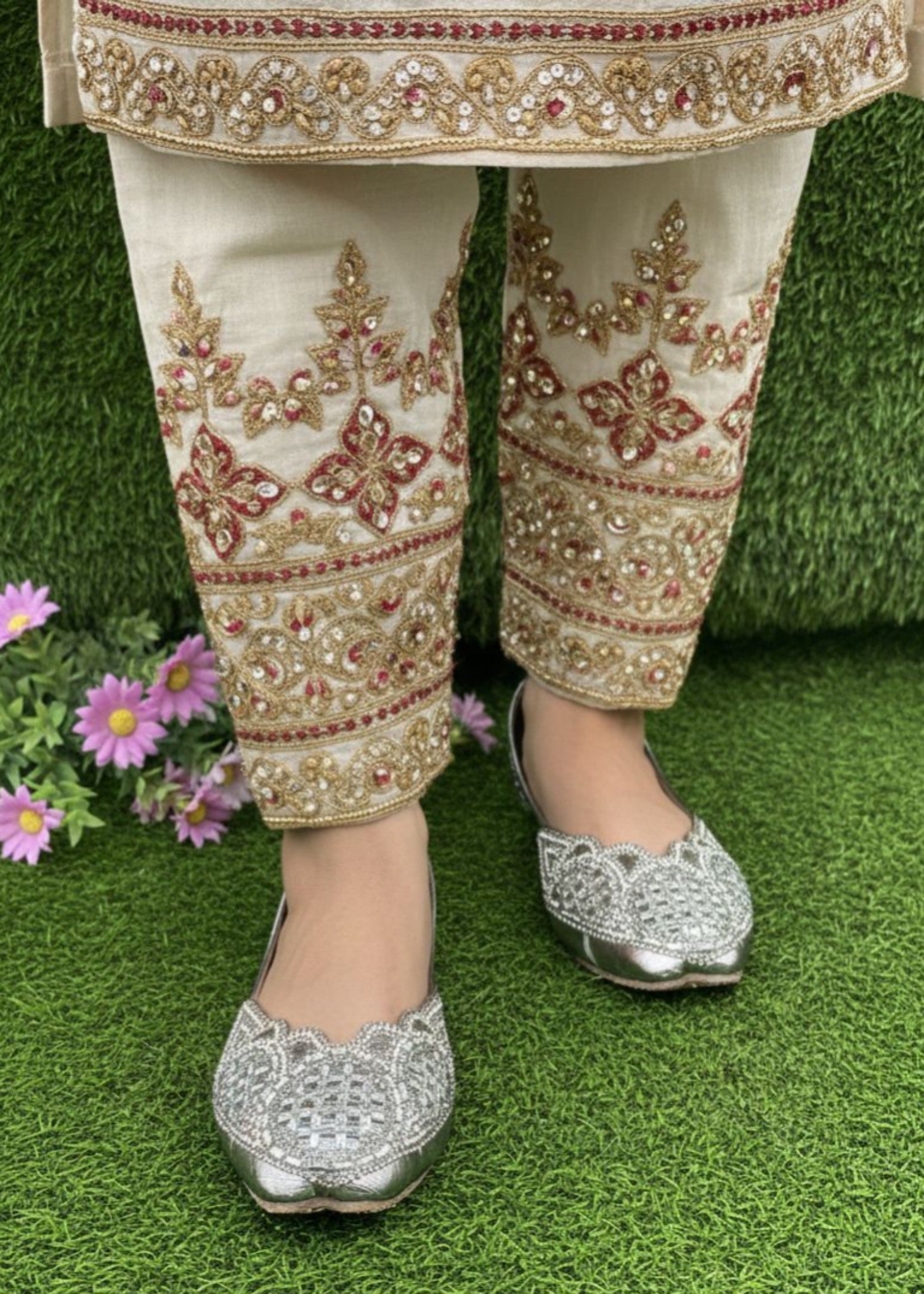 Khussa in Silver by - High Quality Women Khussa IUE2056