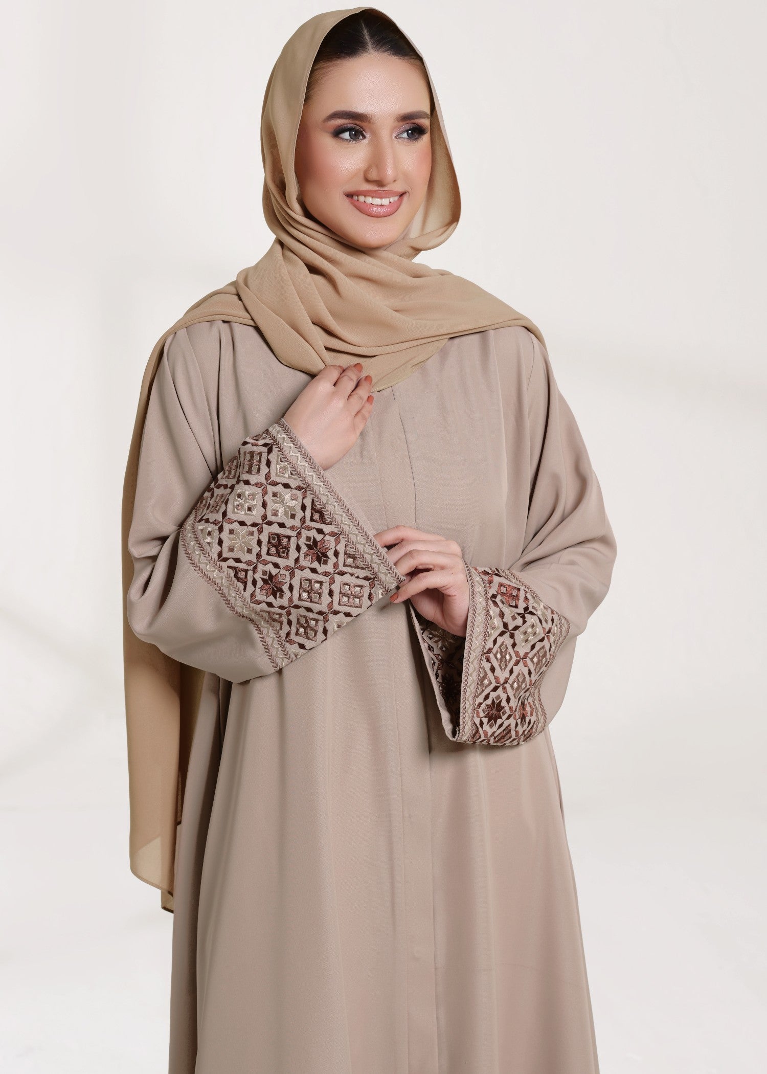 nidha Abaya in Khaki brown