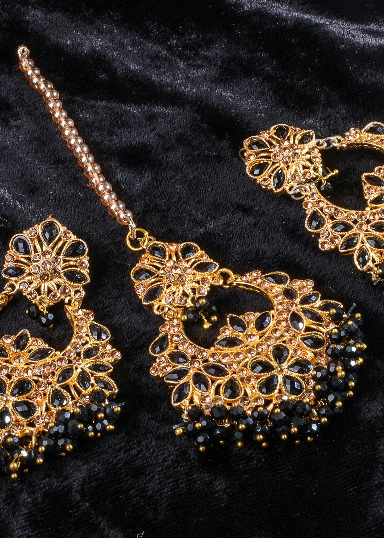 Jewelry Set in Black Color by - Trendy Women Jewelry Set YND7554