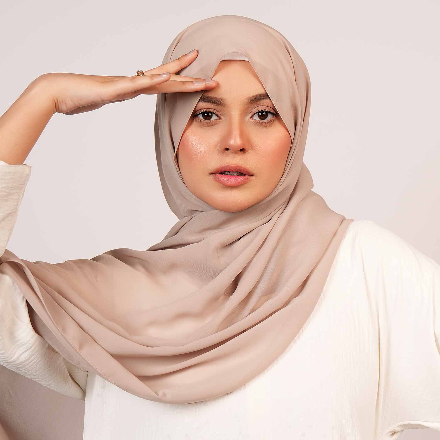 chiffon Hijab in Ivory
