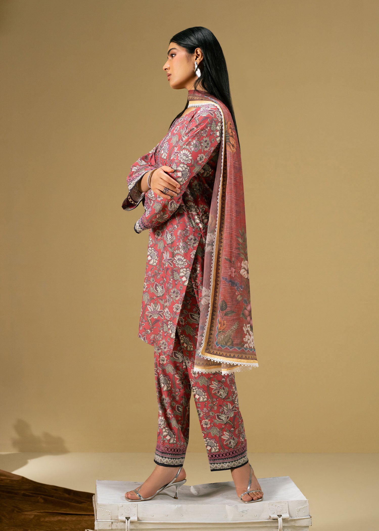 lawn Kurta Set in Rose red